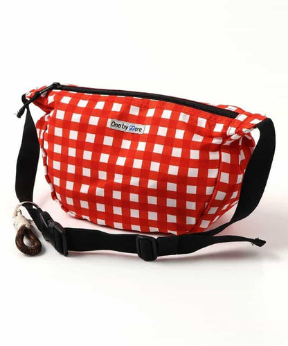 one by more 半月形單肩包