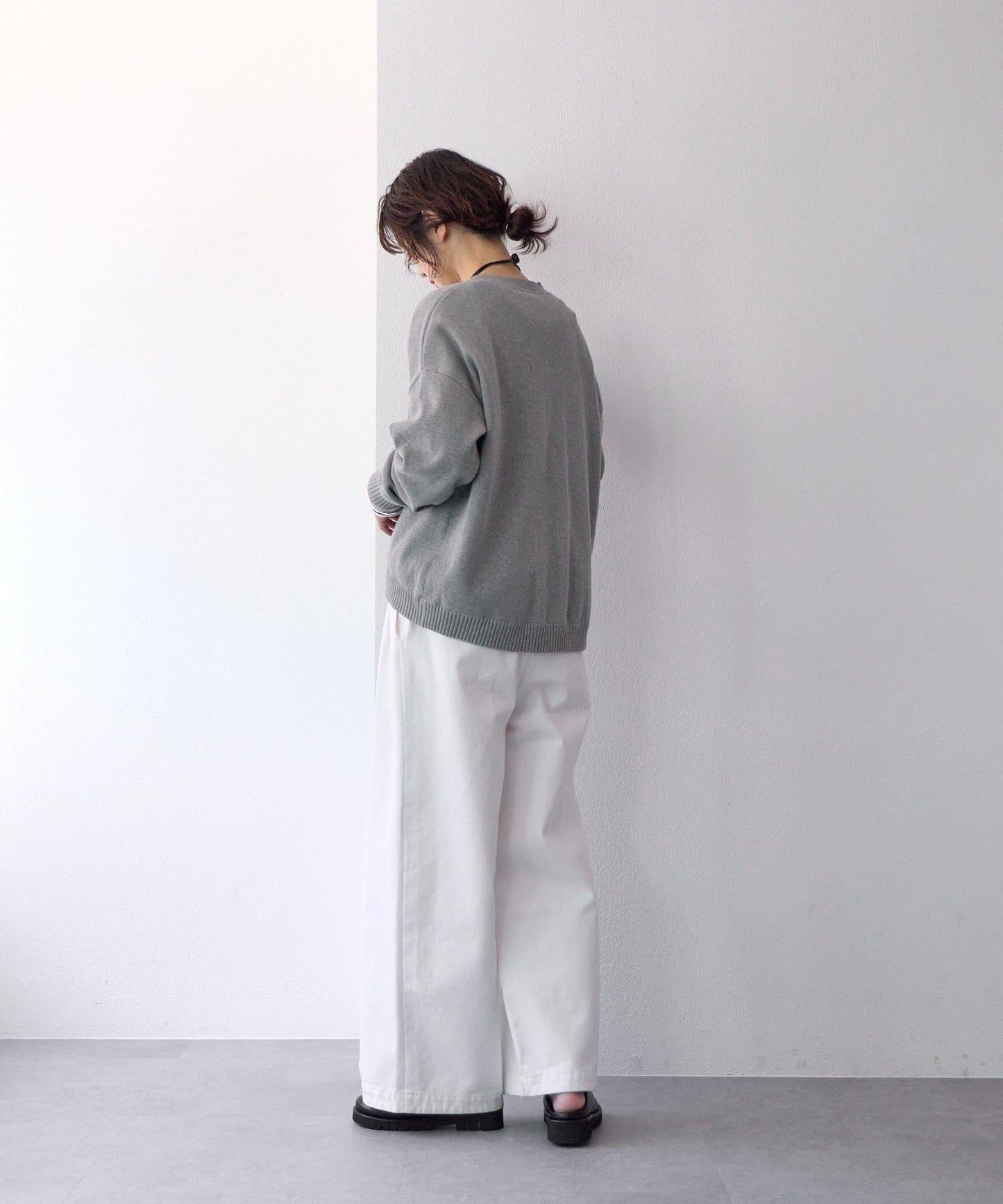 A・MONN.:.(アモン) V領針織套頭衫