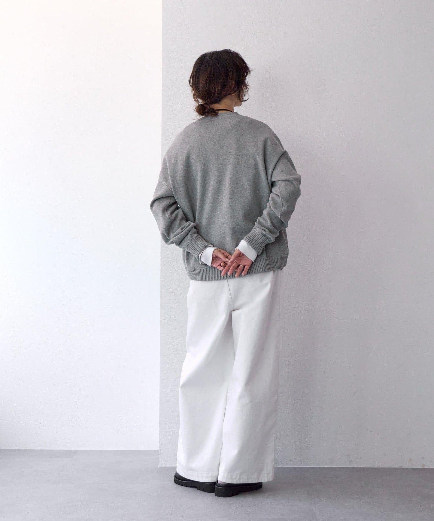 A・MONN.:.(アモン) V領針織套頭衫