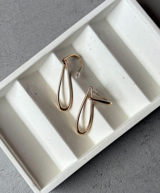 GOLDY 垂墜線條鉤式耳環