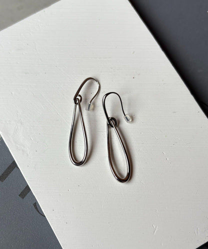 GOLDY 垂墜線條鉤式耳環