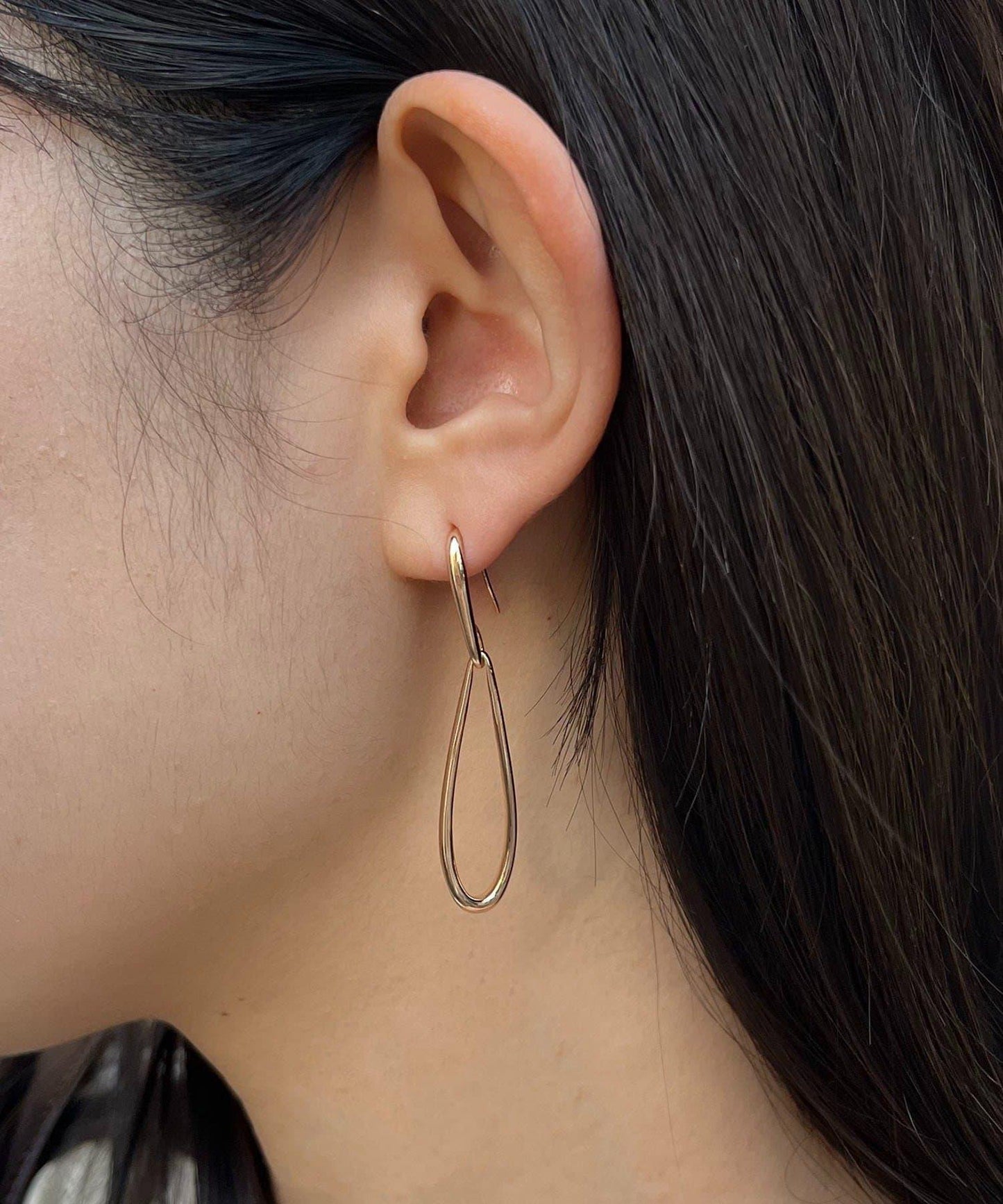 GOLDY 垂墜線條鉤式耳環