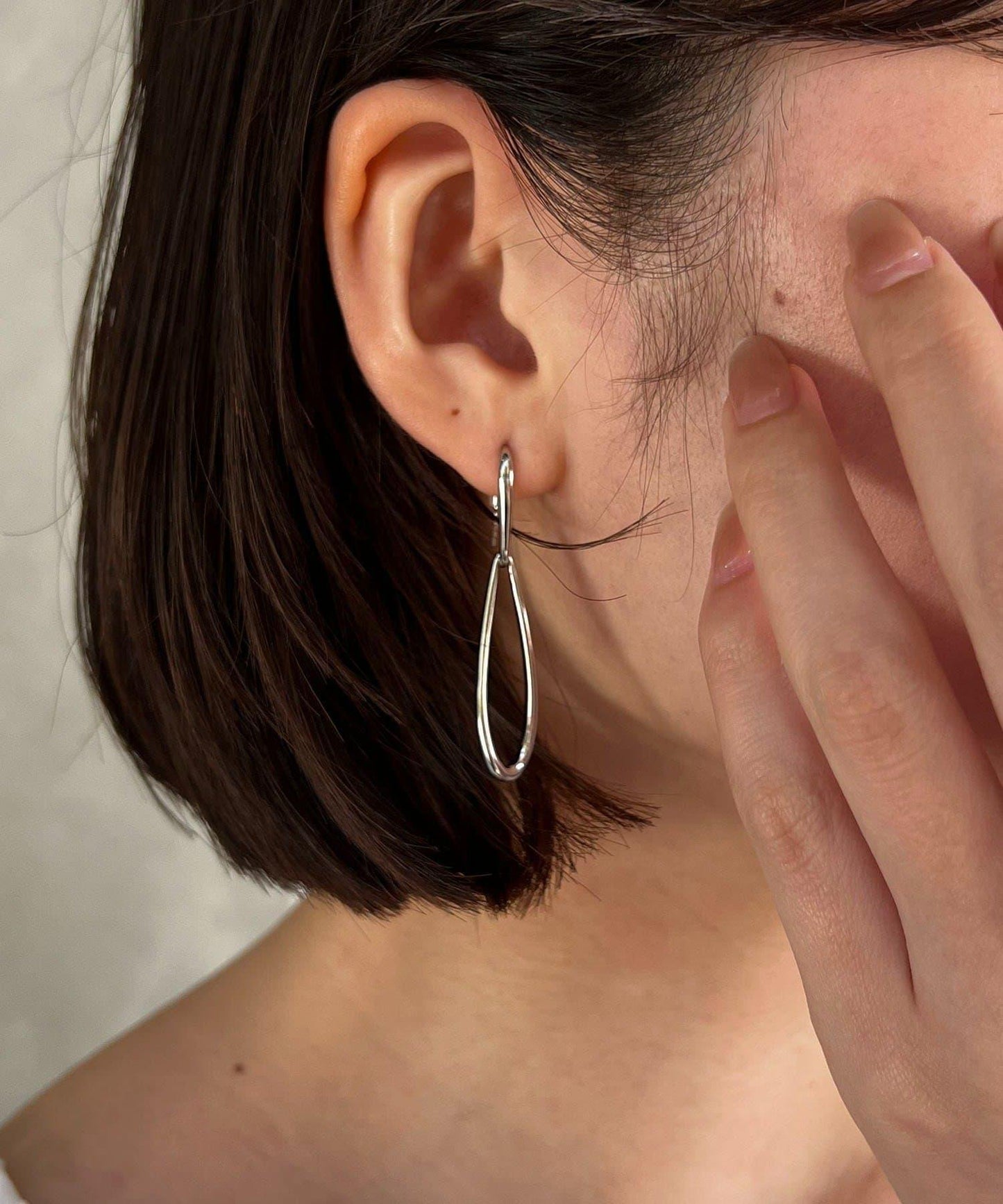 GOLDY 垂墜線條鉤式耳環