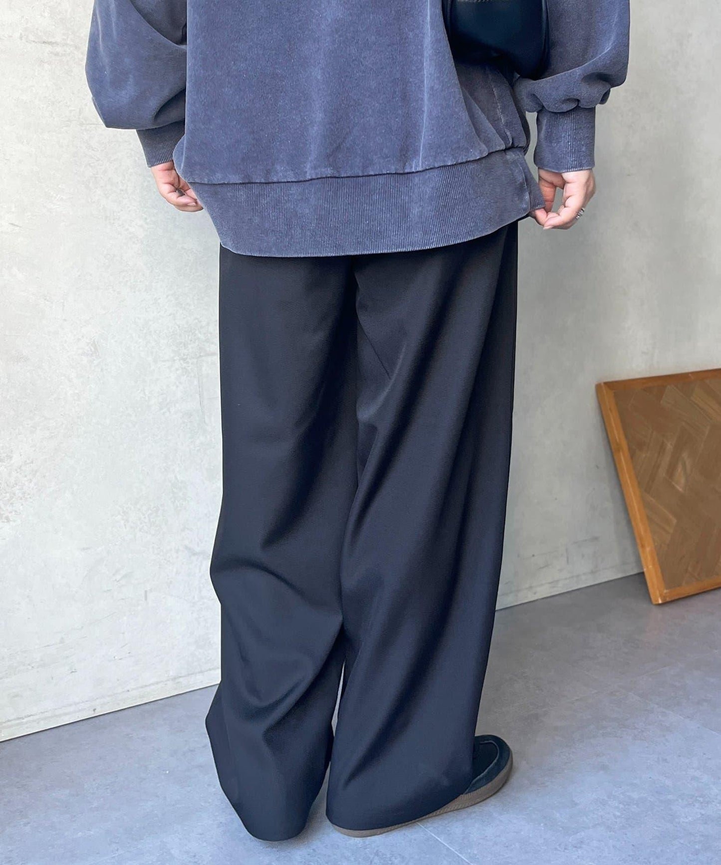 全體型適配 褶飾闊腿 休閒西褲