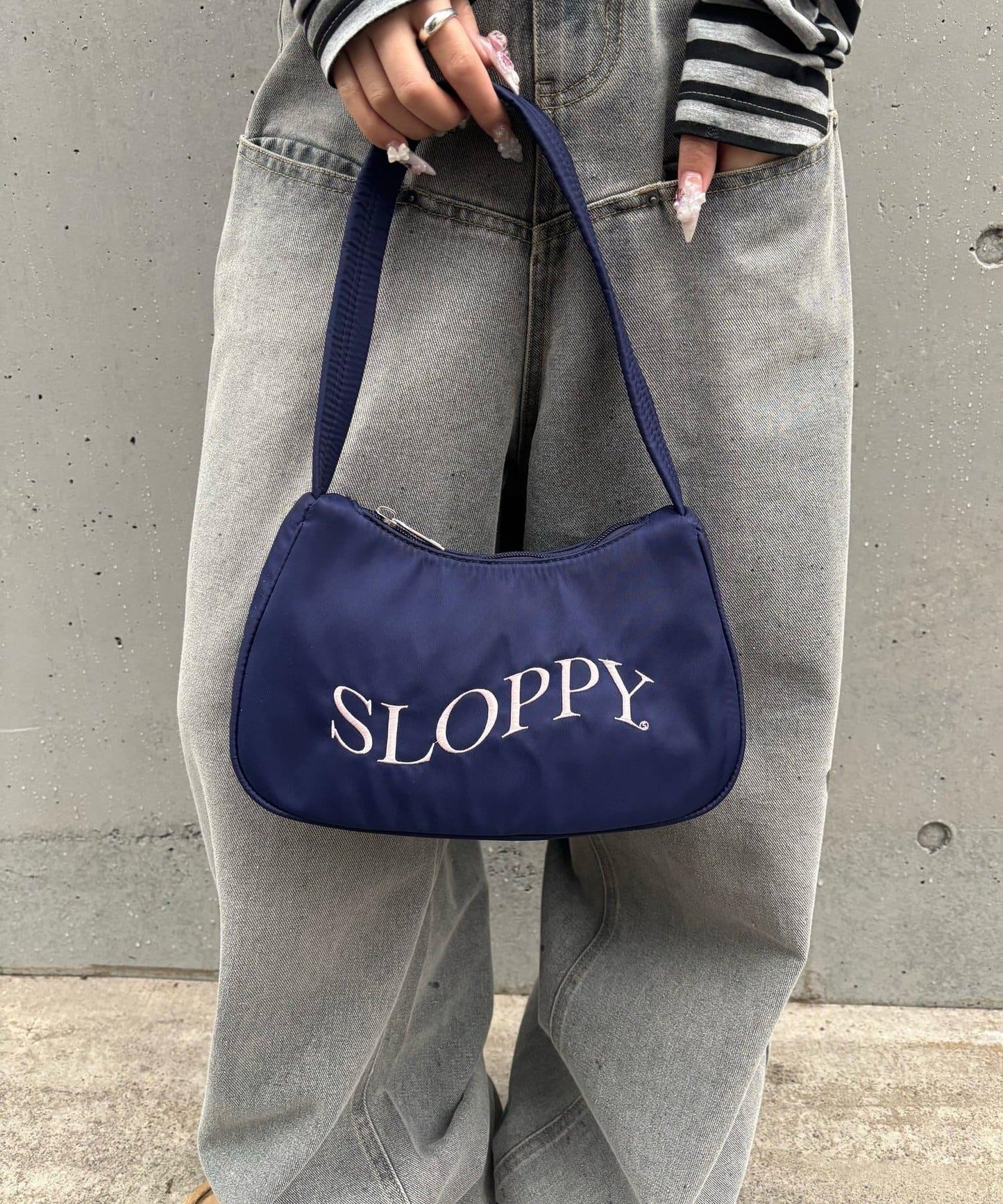 SLOPPY LOGO 圖案單肩包