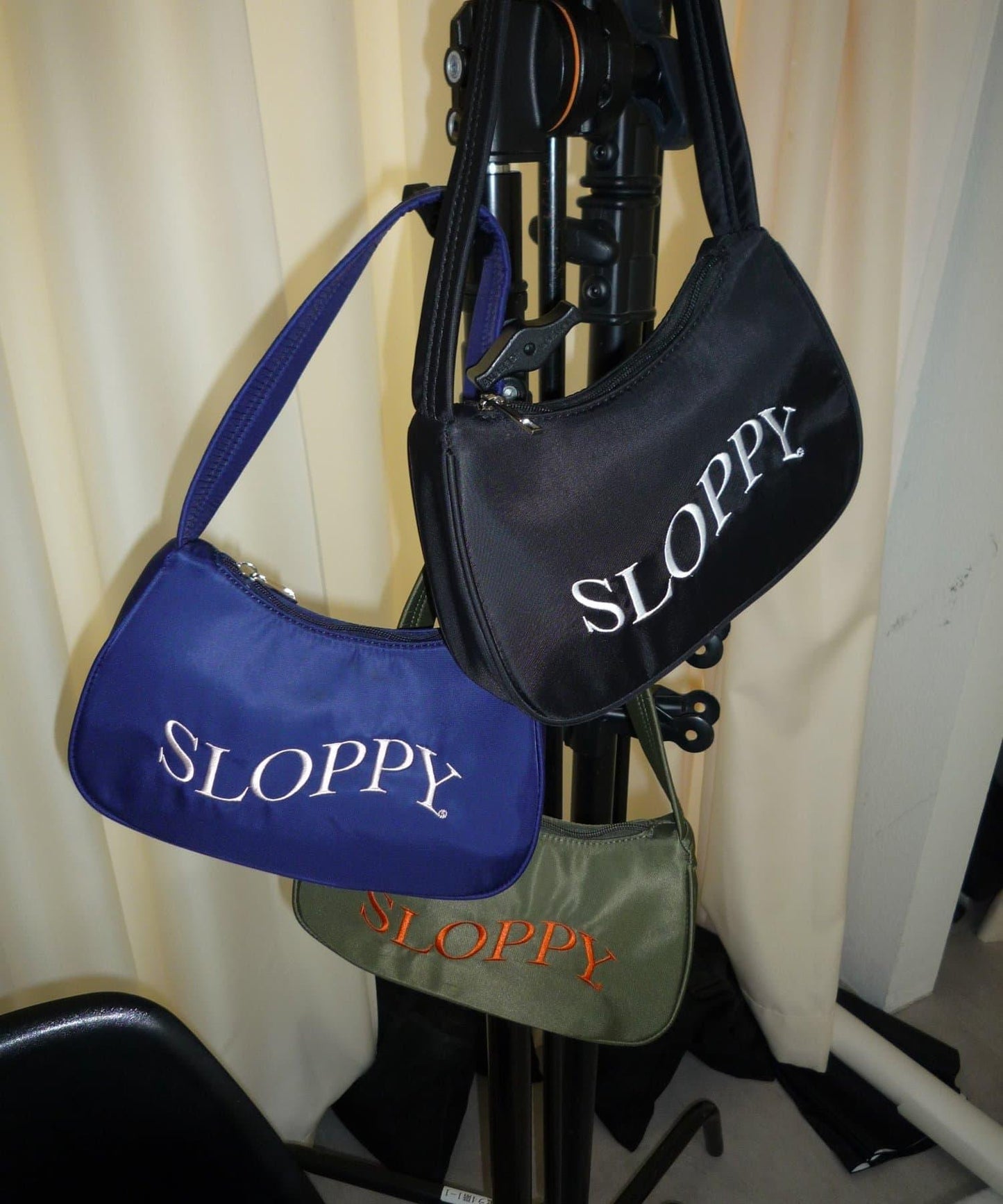 SLOPPY LOGO 圖案單肩包
