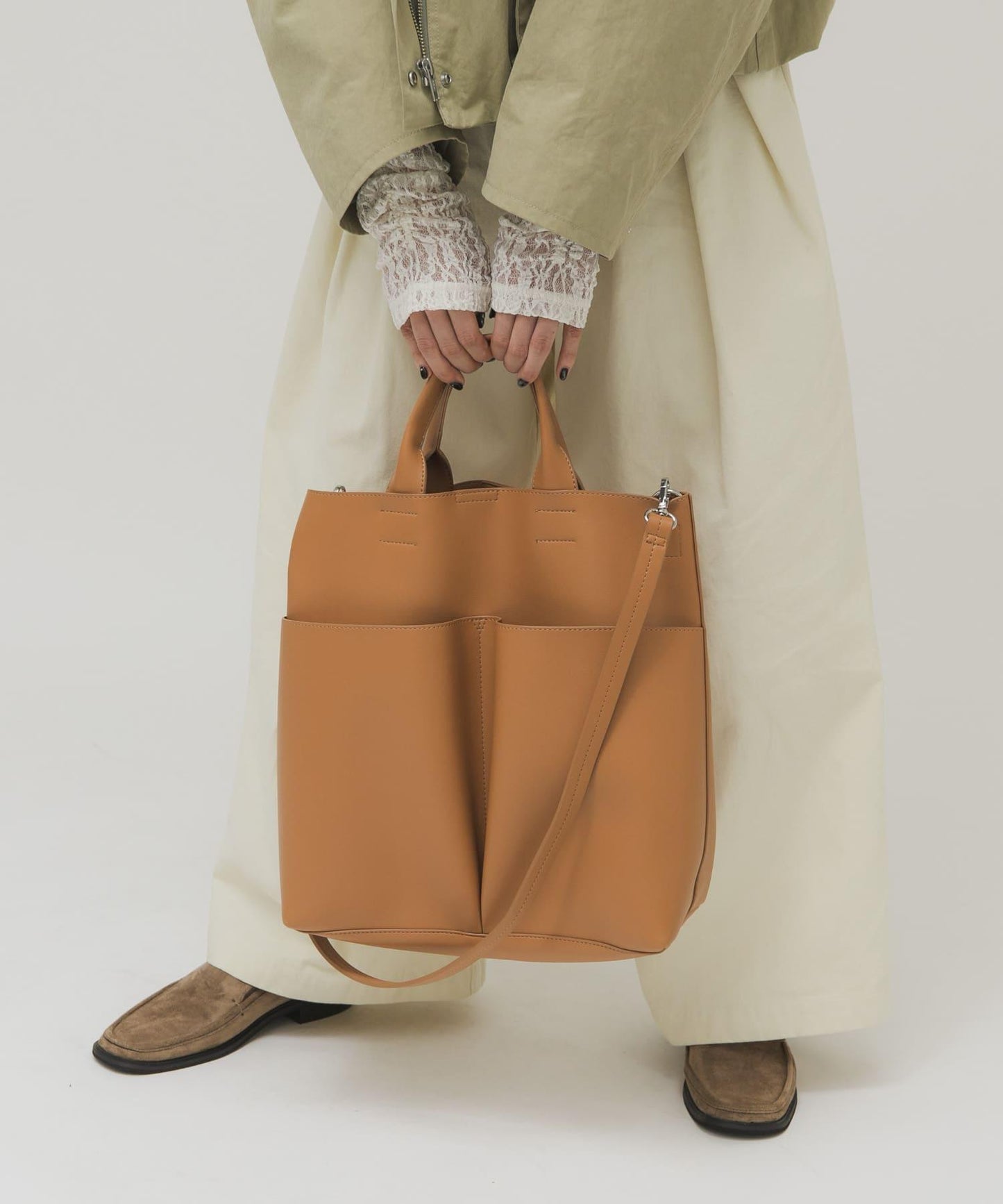 外口袋簡約設計 單肩包