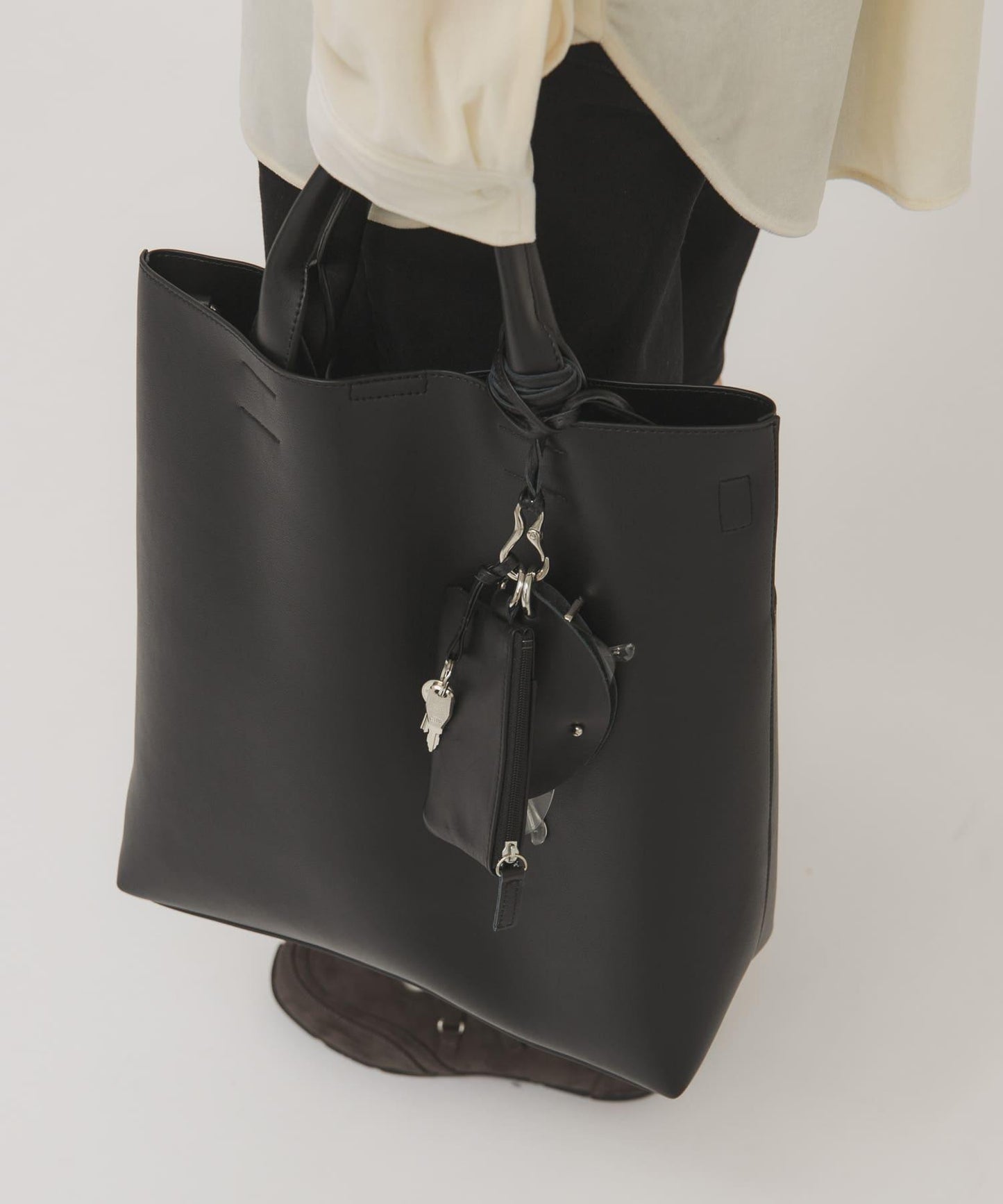 外口袋簡約設計 單肩包