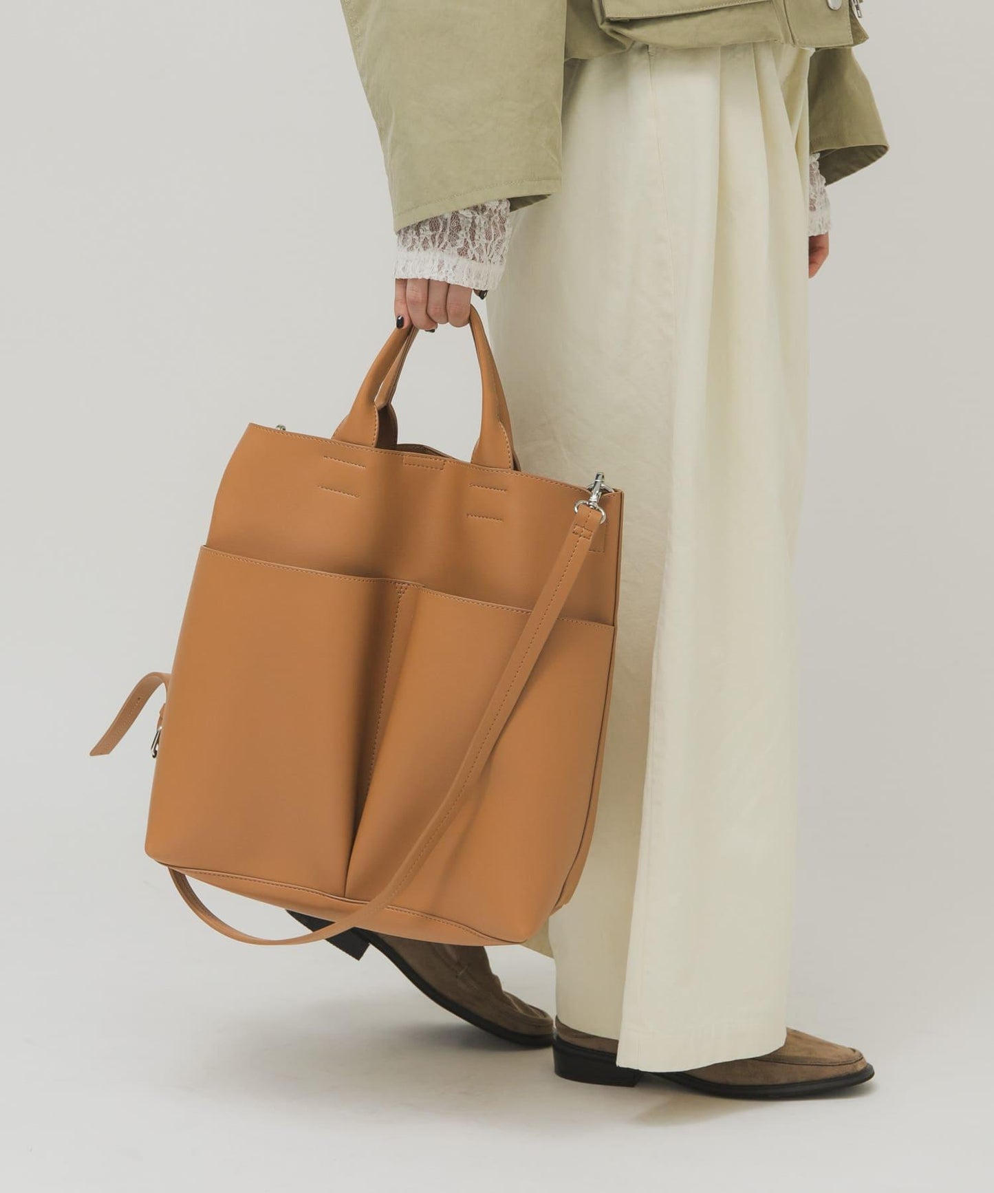 外口袋簡約設計 單肩包