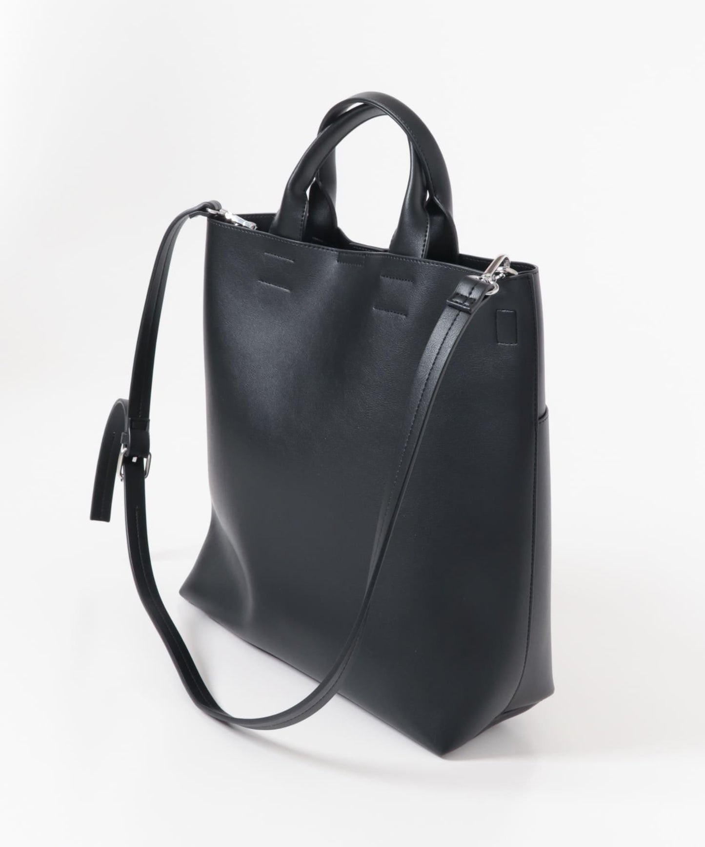 外口袋簡約設計 單肩包