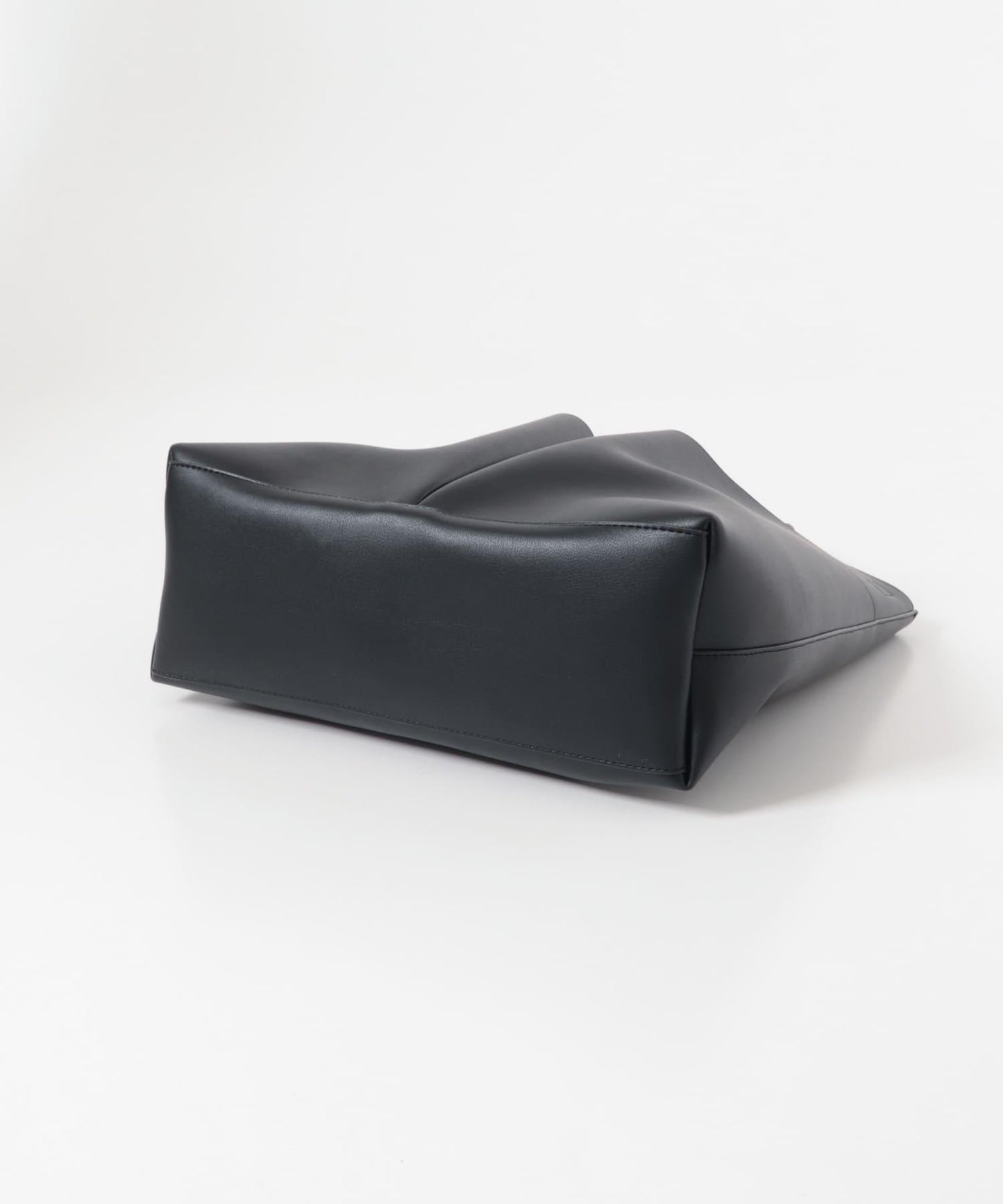 外口袋簡約設計 單肩包