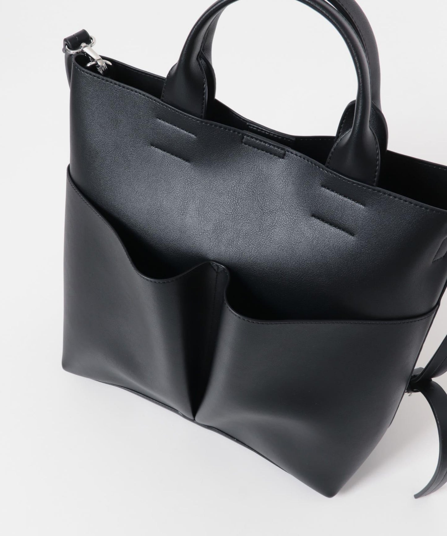 外口袋簡約設計 單肩包