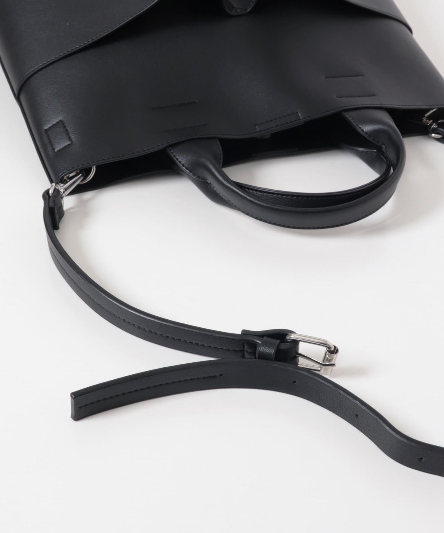 外口袋簡約設計 單肩包