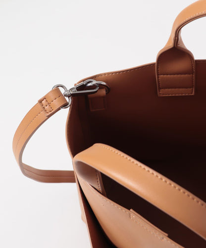 外口袋簡約設計 單肩包