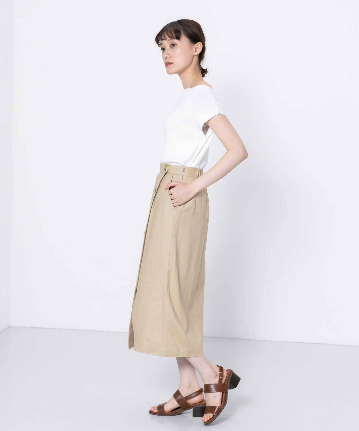 紐扣裝飾修身半身裙