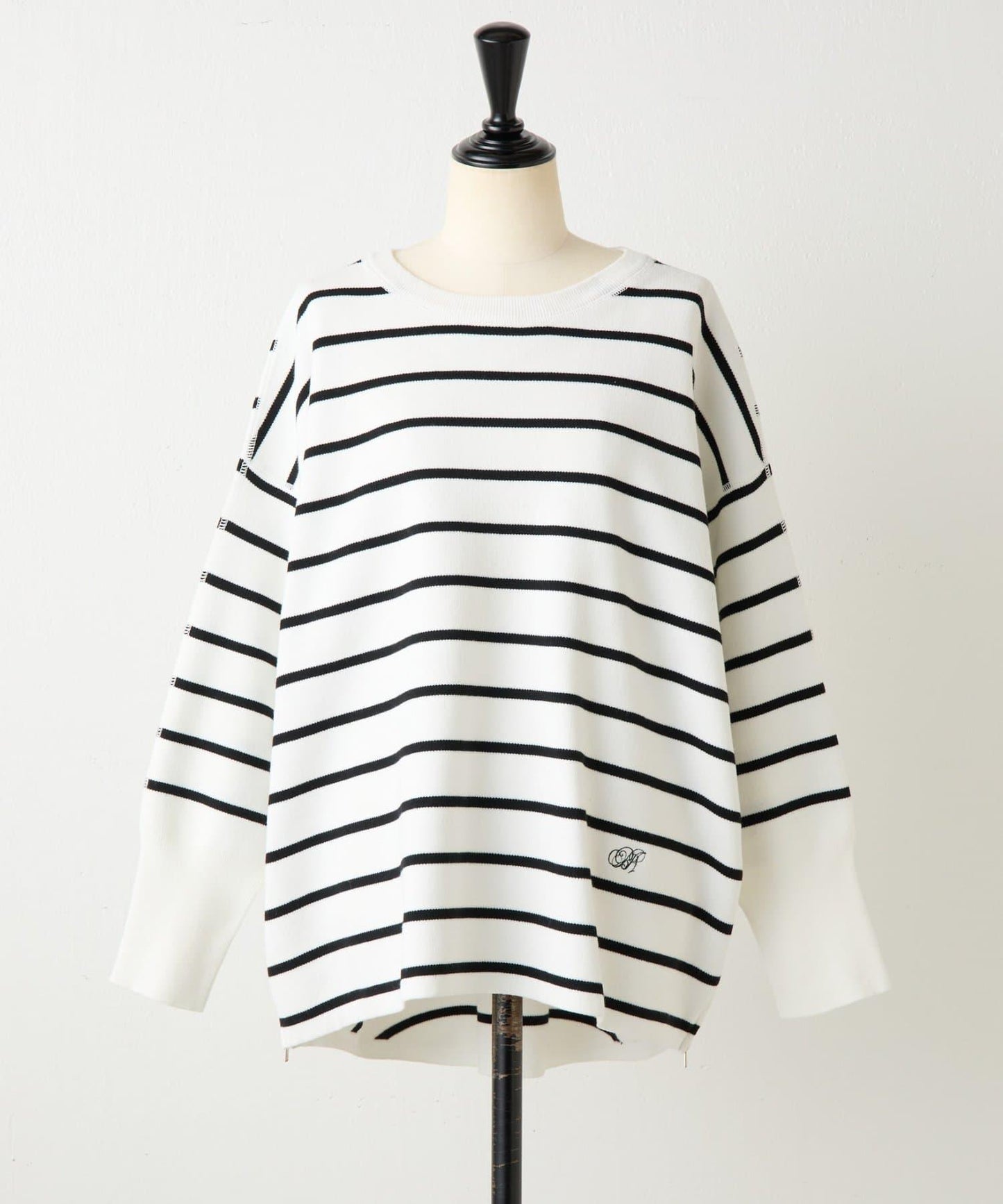 BA字母側拉鍊針織衫