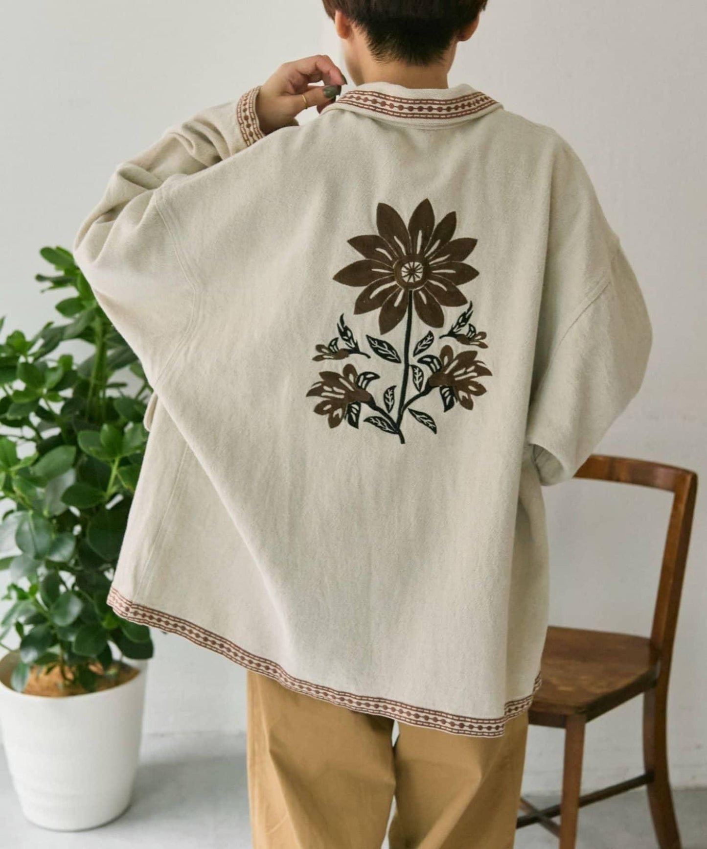 《ヒップが隠れる丈感》 花卉刺繡夾克