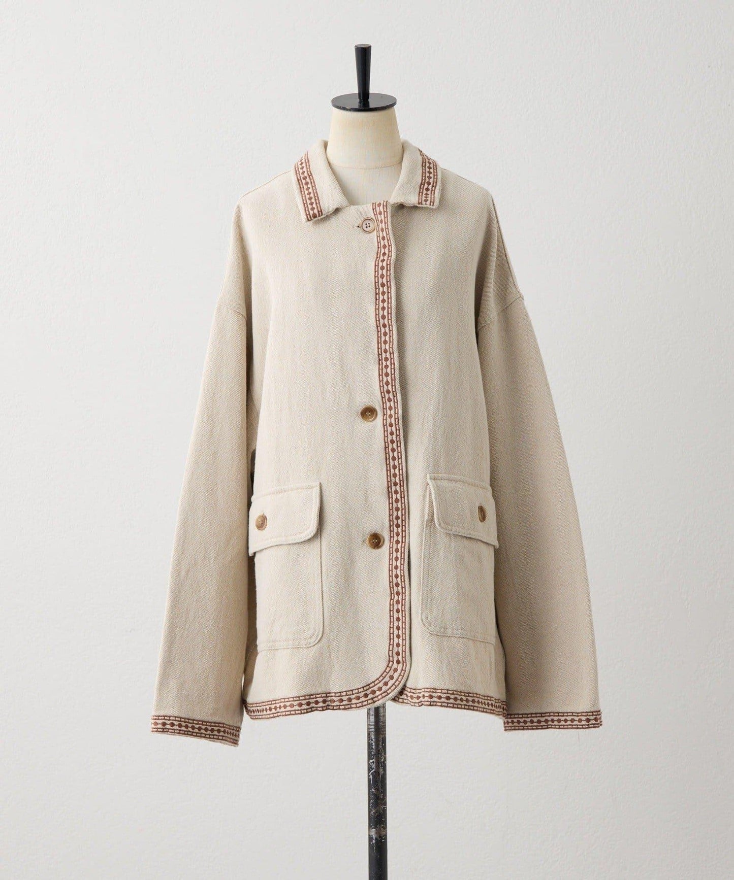 《ヒップが隠れる丈感》 花卉刺繡夾克