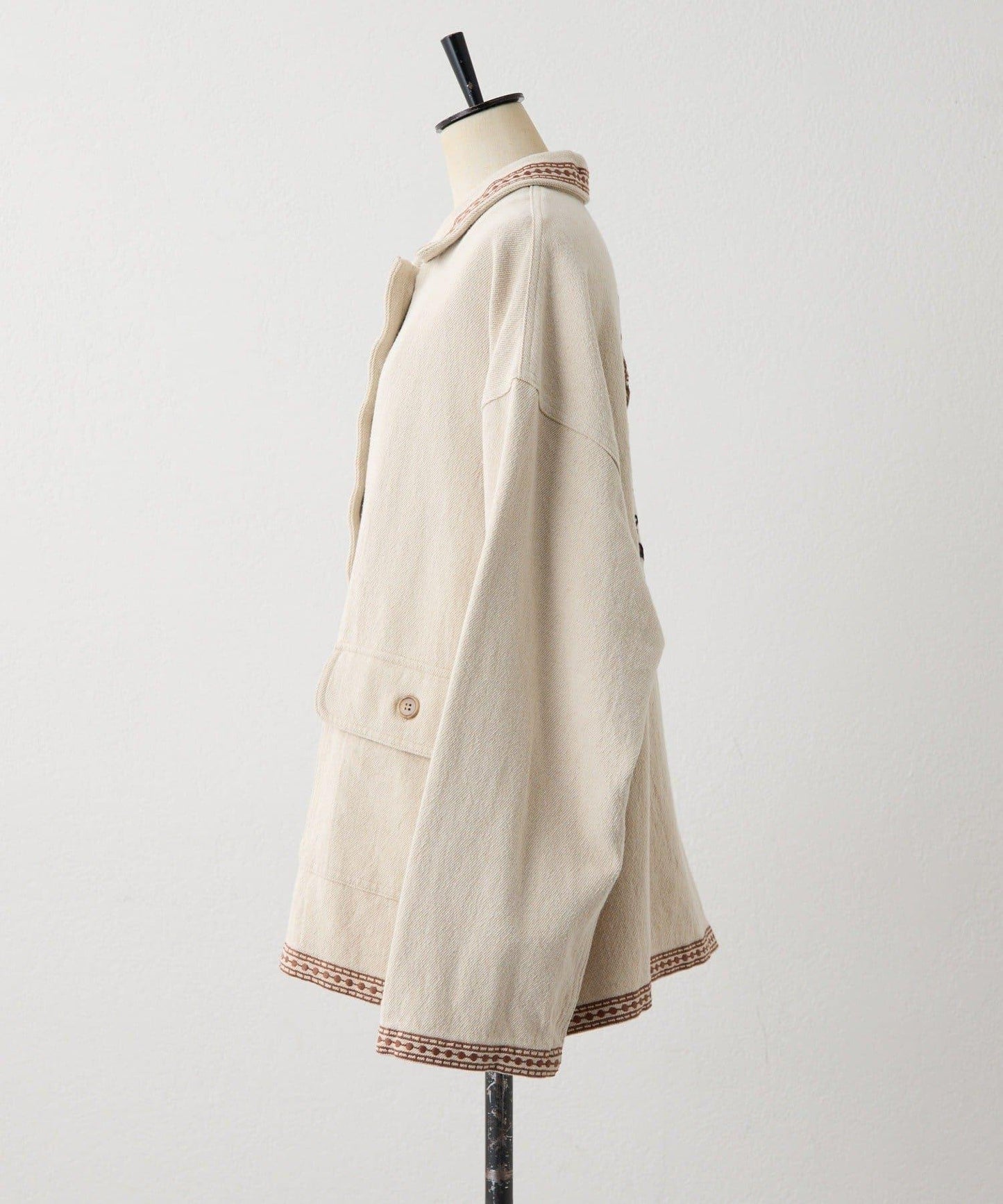 《ヒップが隠れる丈感》 花卉刺繡夾克