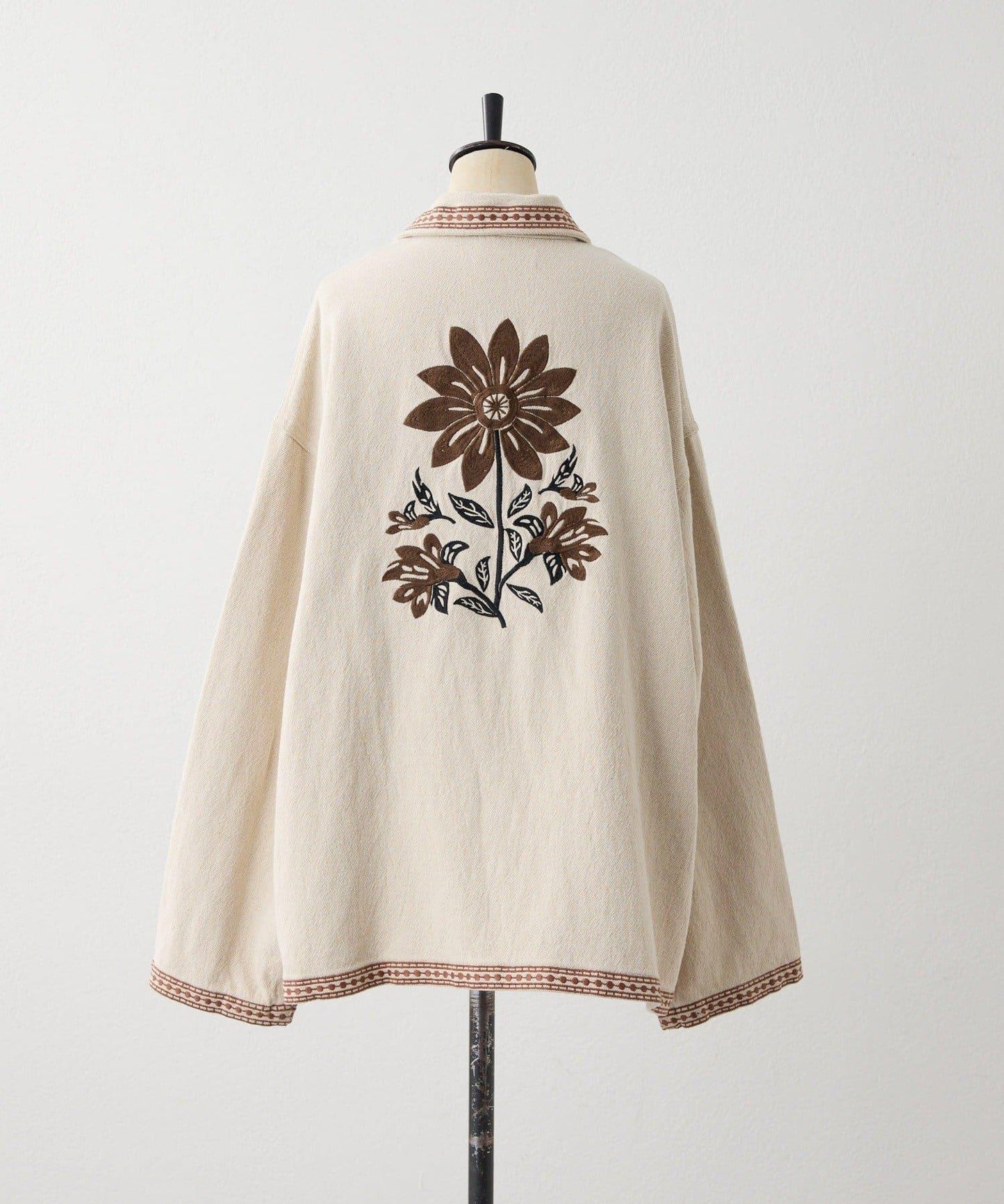 《ヒップが隠れる丈感》 花卉刺繡夾克