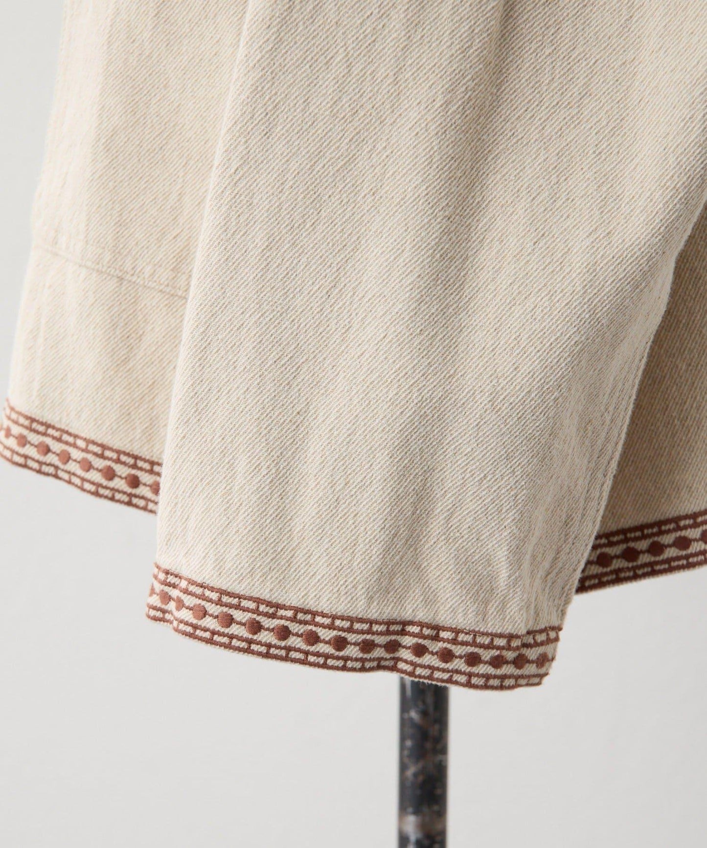 《ヒップが隠れる丈感》 花卉刺繡夾克