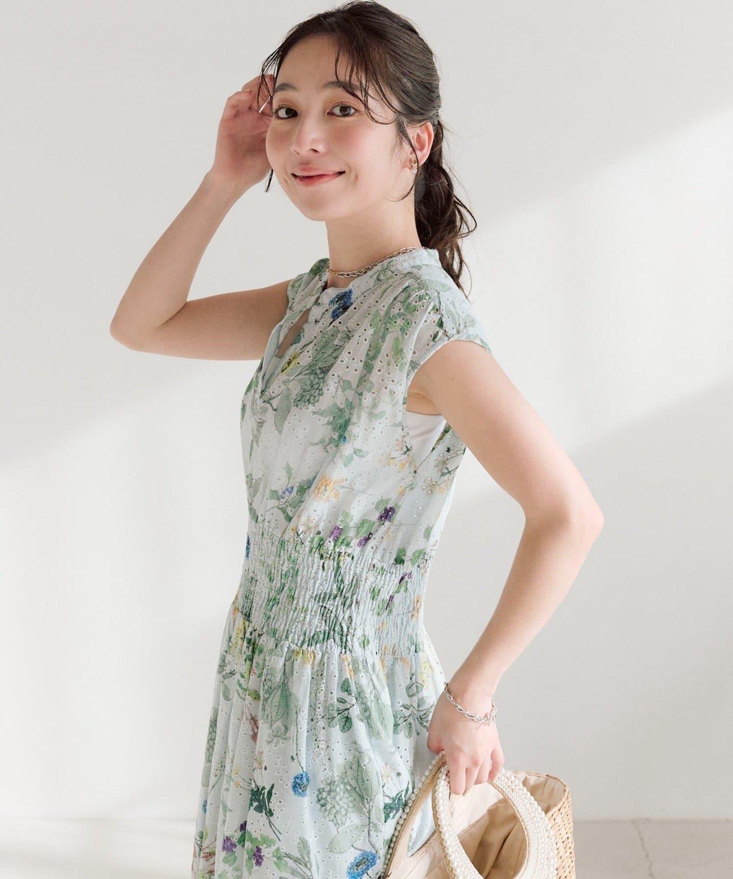 優雅顯氣質 刺繡花卉印花 連衣裙