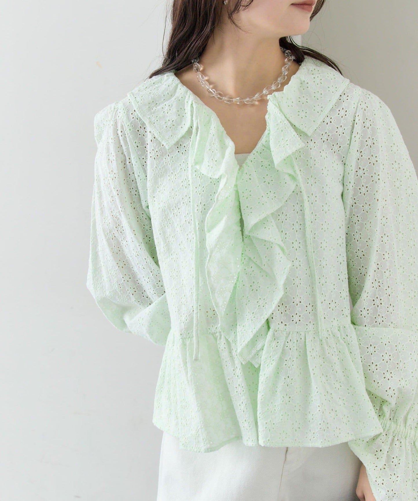 花卉刺繡荷葉邊襯衫