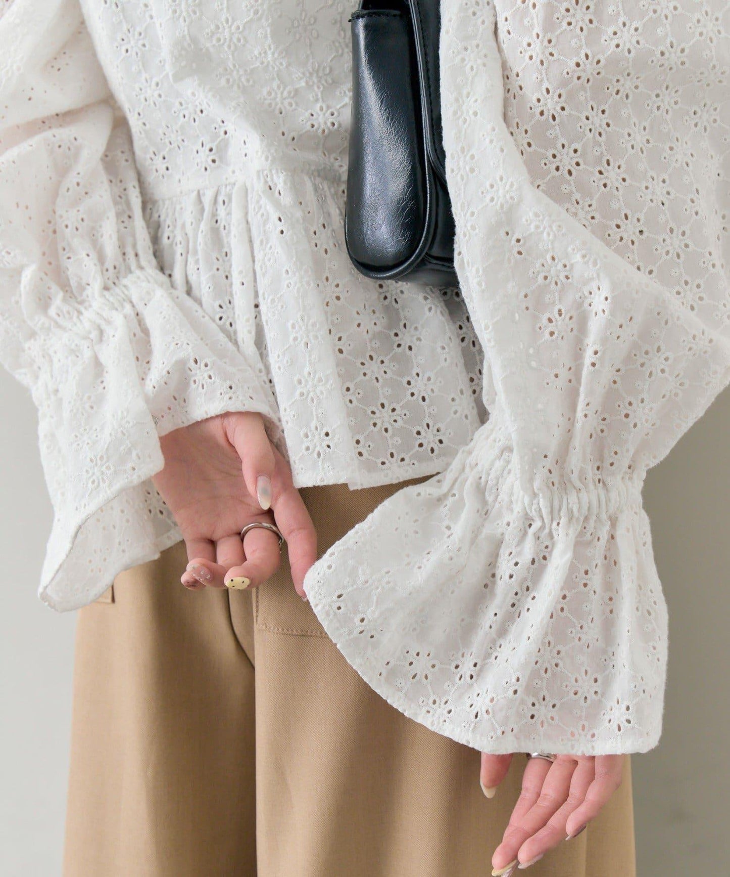 花卉刺繡荷葉邊襯衫