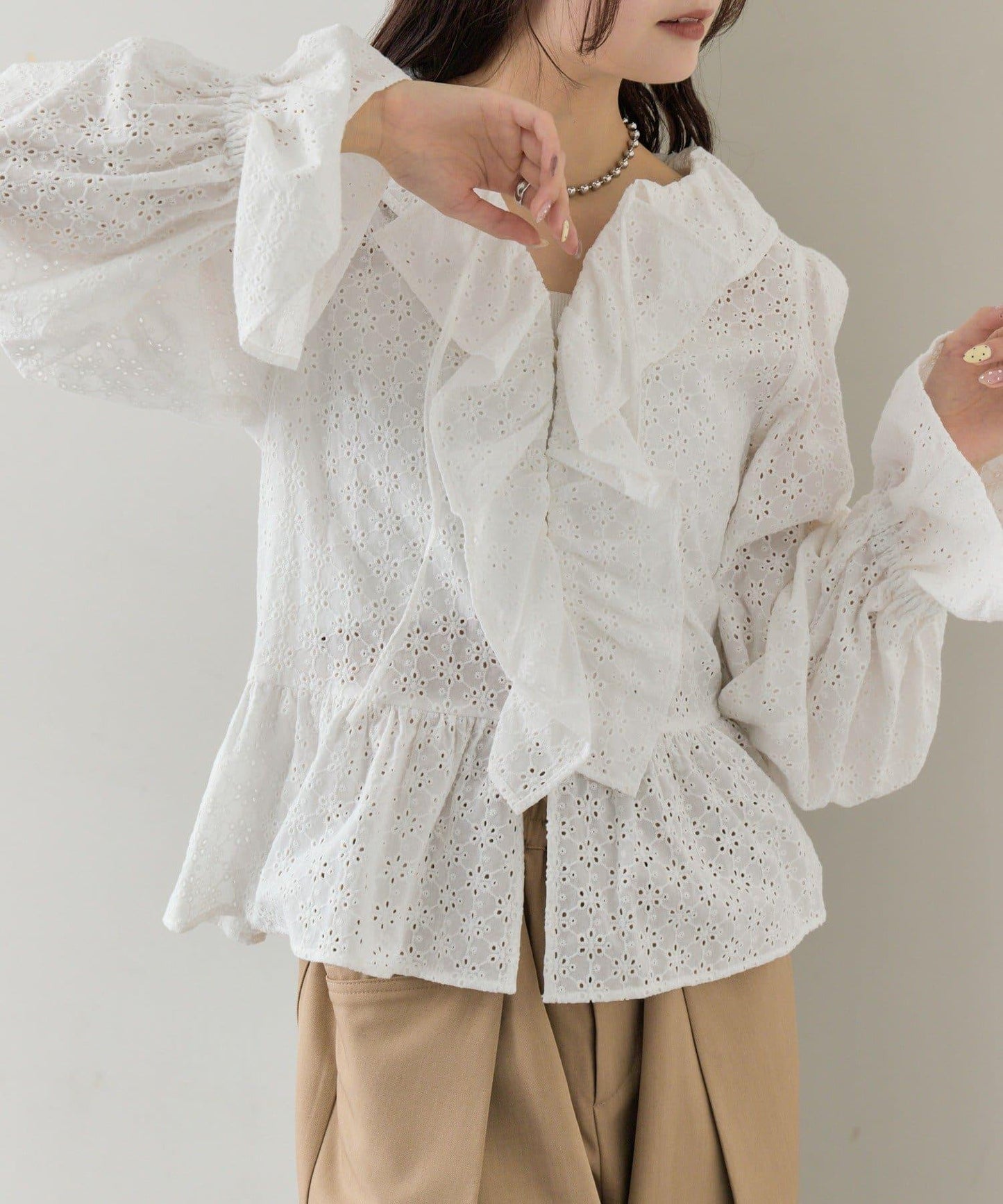 花卉刺繡荷葉邊襯衫