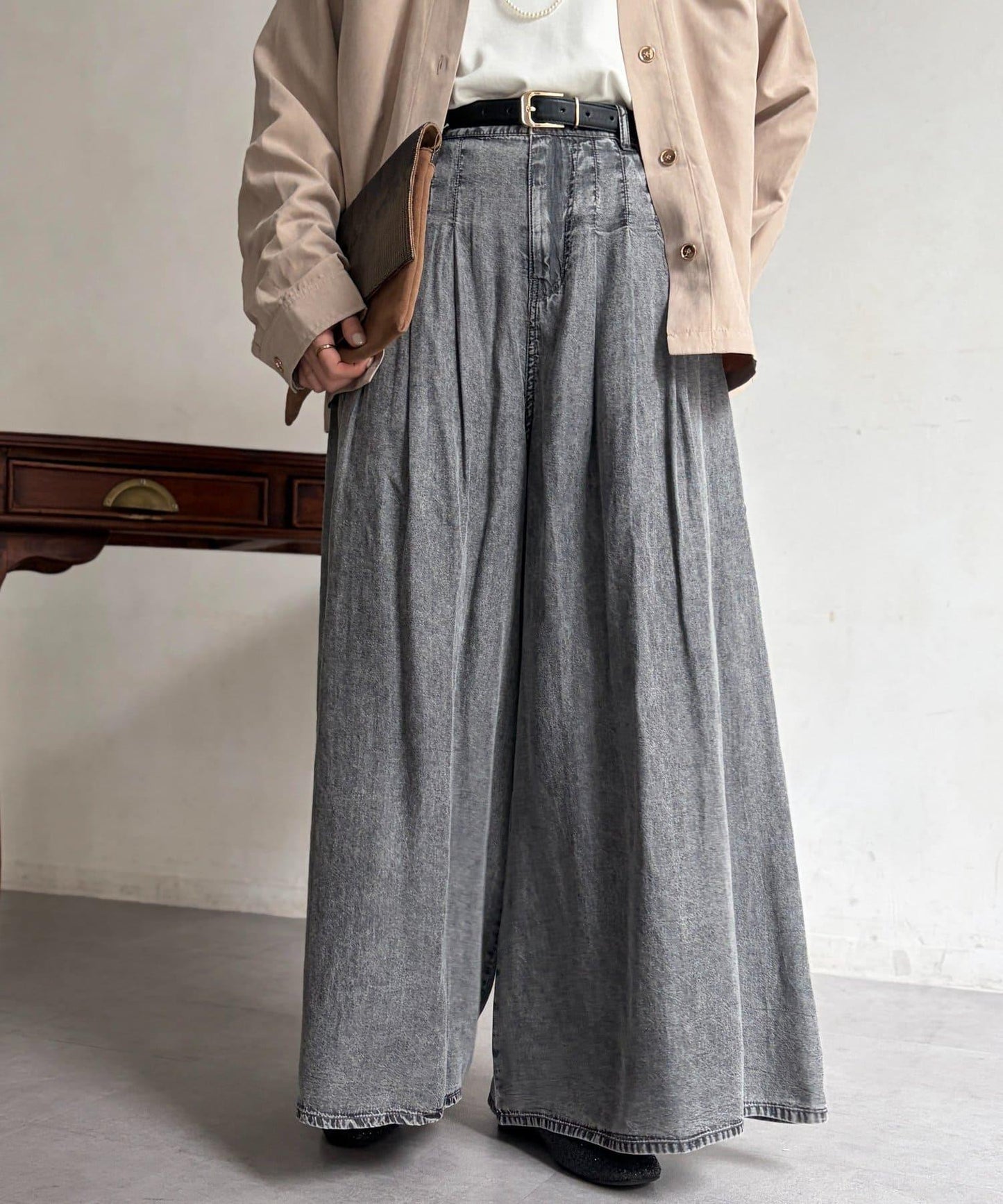 粉感加工闊腿牛仔褲
