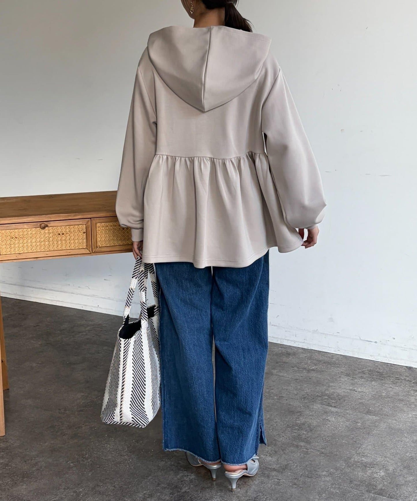 空氣層荷葉擺連帽衛衣