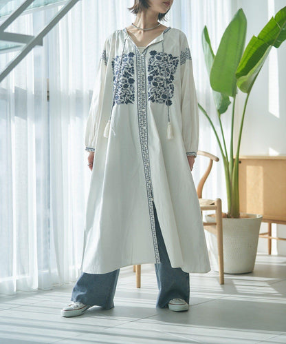 India series nane 刺繡前開扣連衣裙