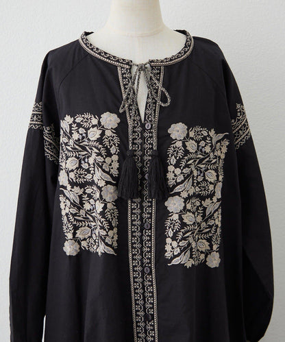 India series nane 刺繡前開扣連衣裙