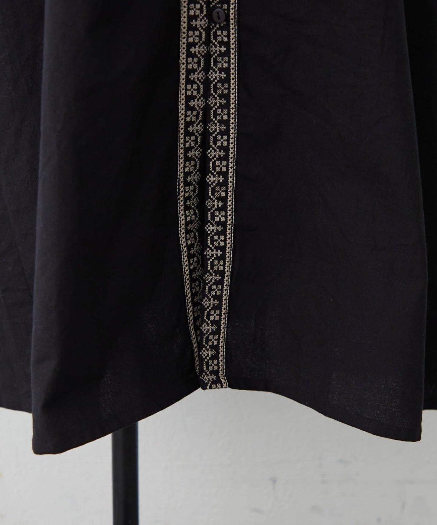 India series nane 刺繡前開扣連衣裙