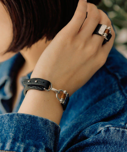 《牛革》 扣飾手鍊