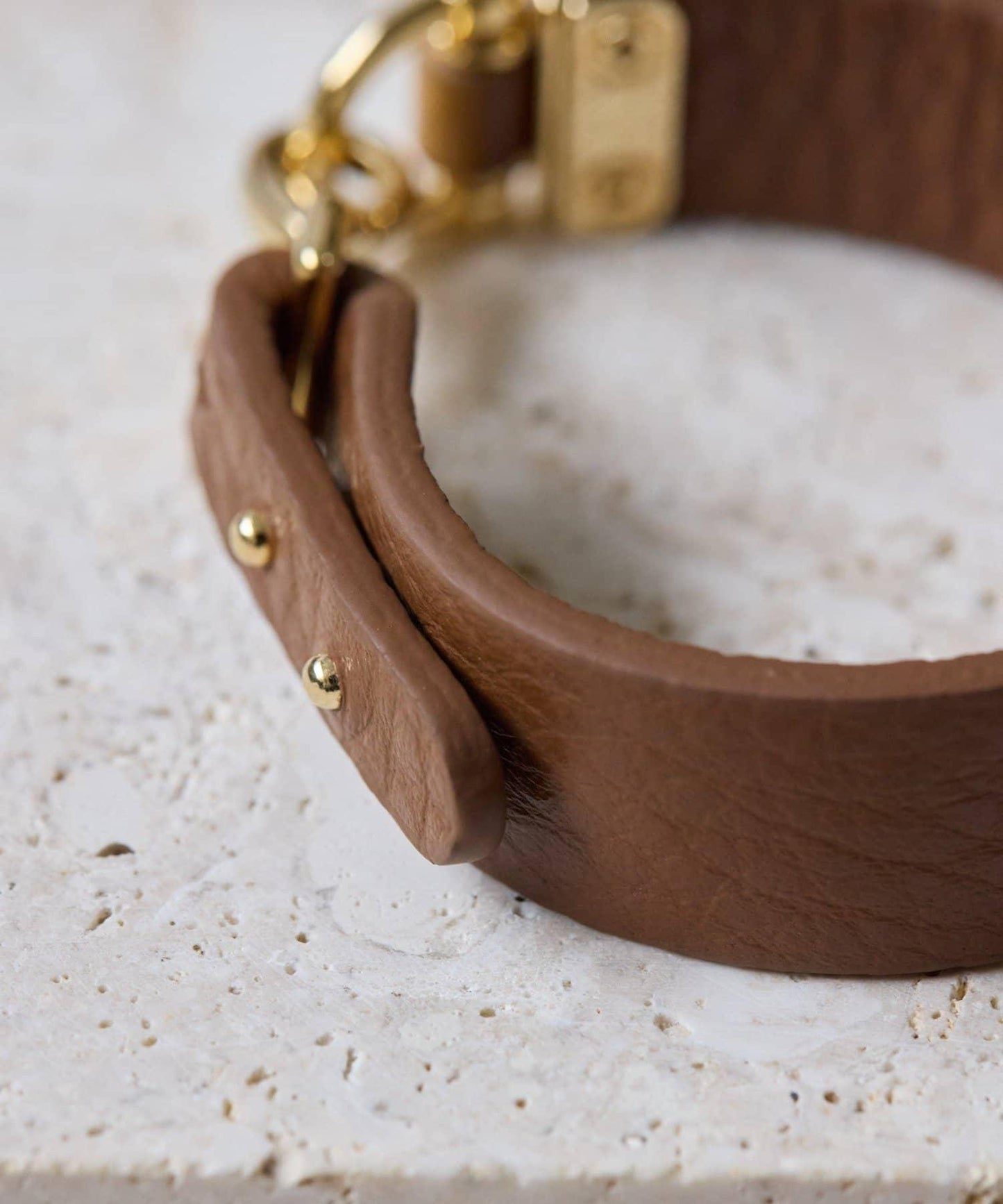 《牛革》 扣飾手鍊