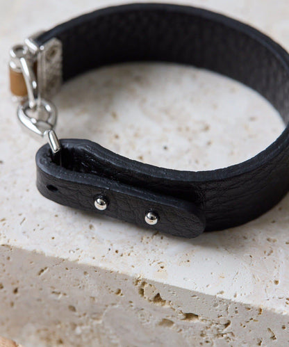 《牛革》 扣飾手鍊