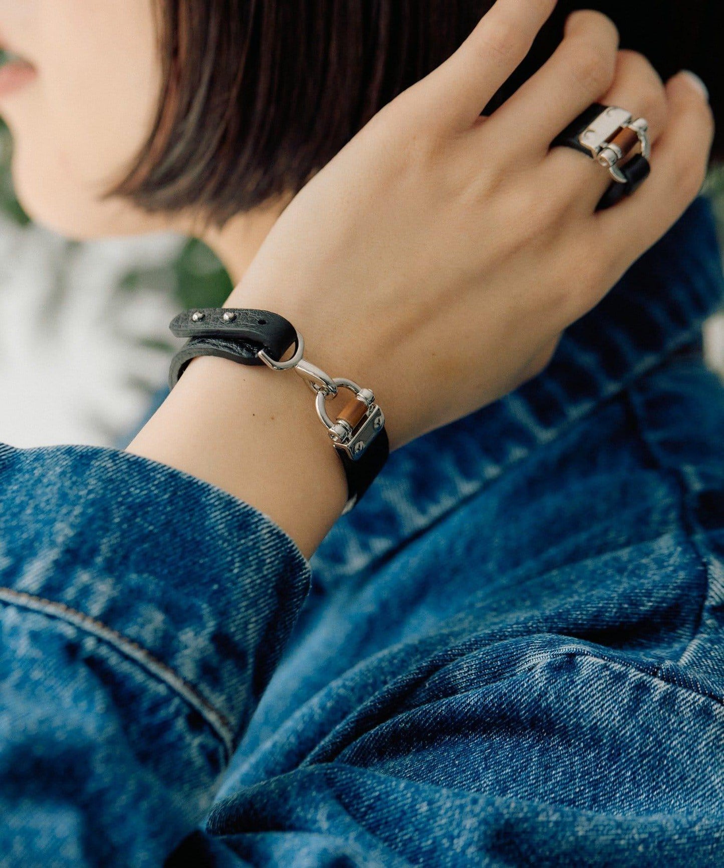 《牛革》 扣飾手鍊