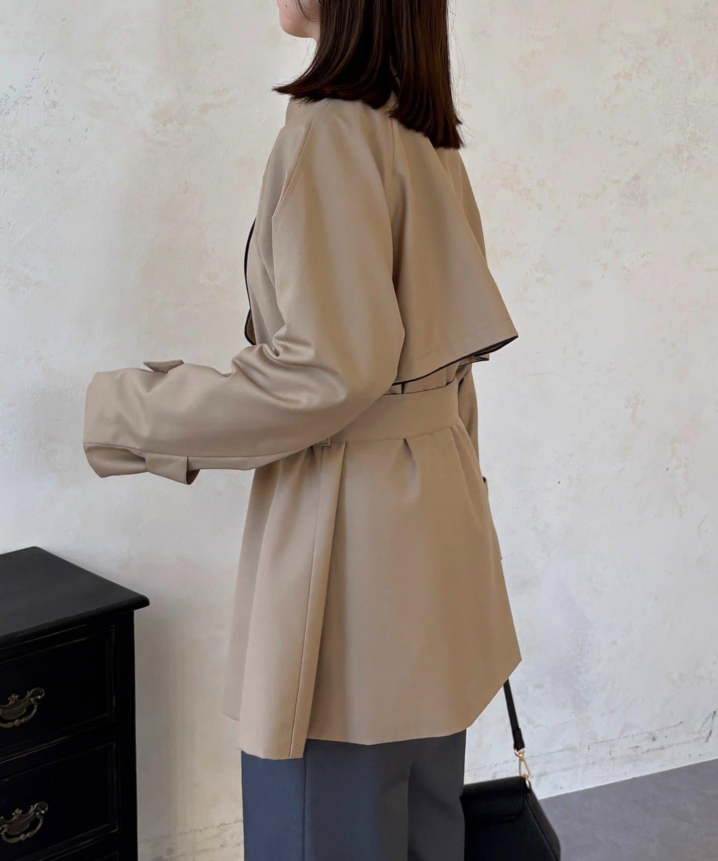 滾邊中長款風衣