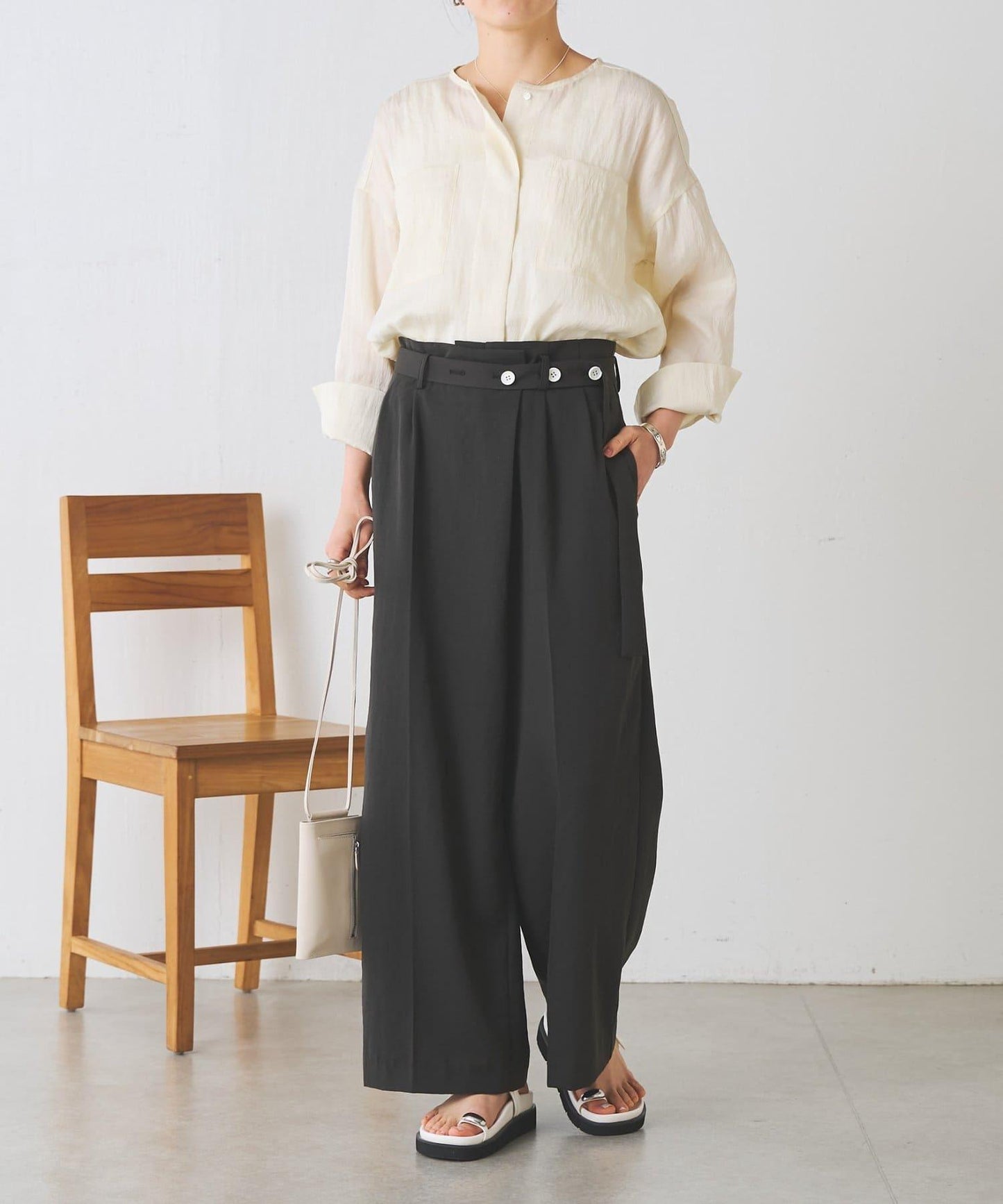 不對稱腰帶設計長褲