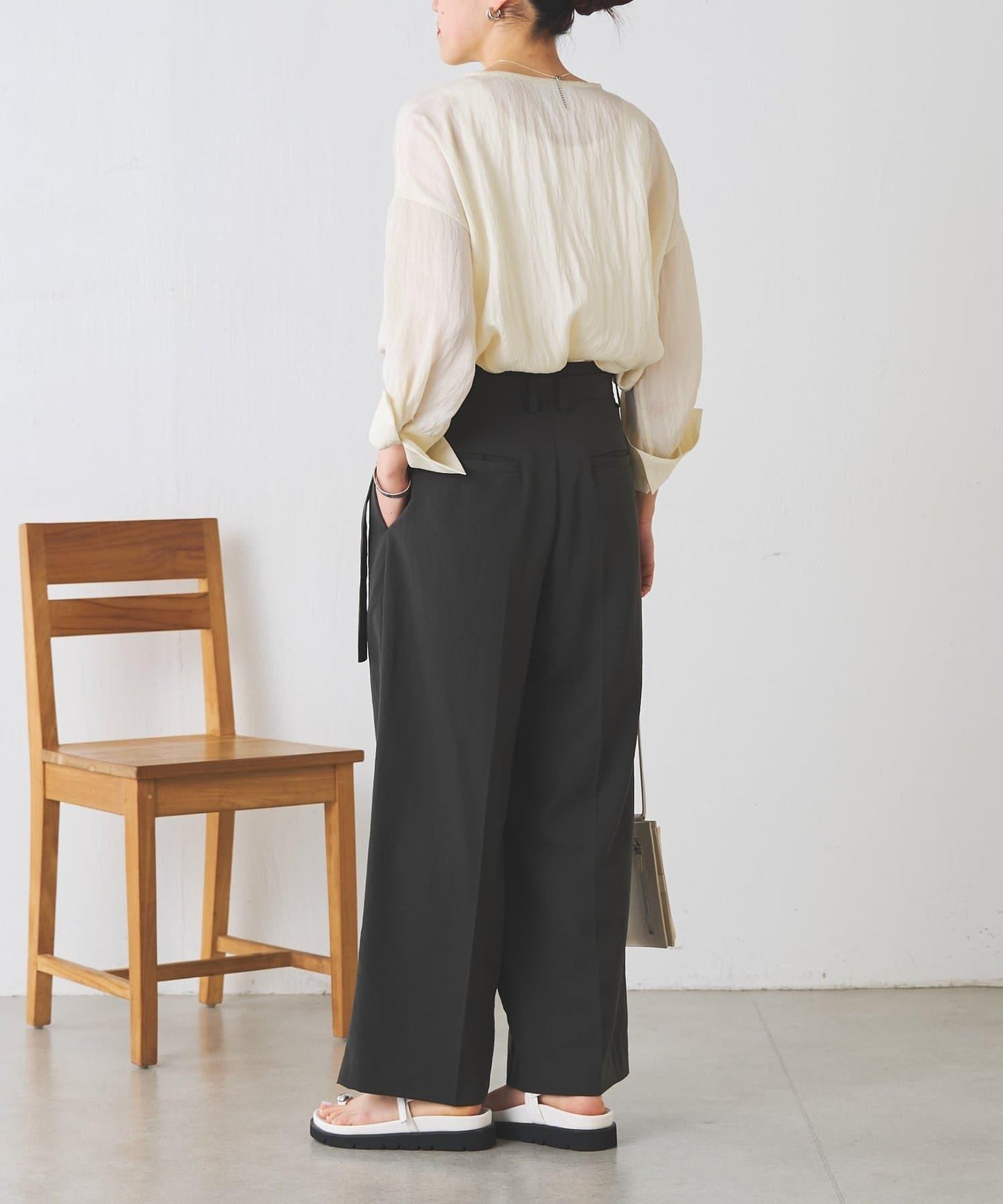 不對稱腰帶設計長褲