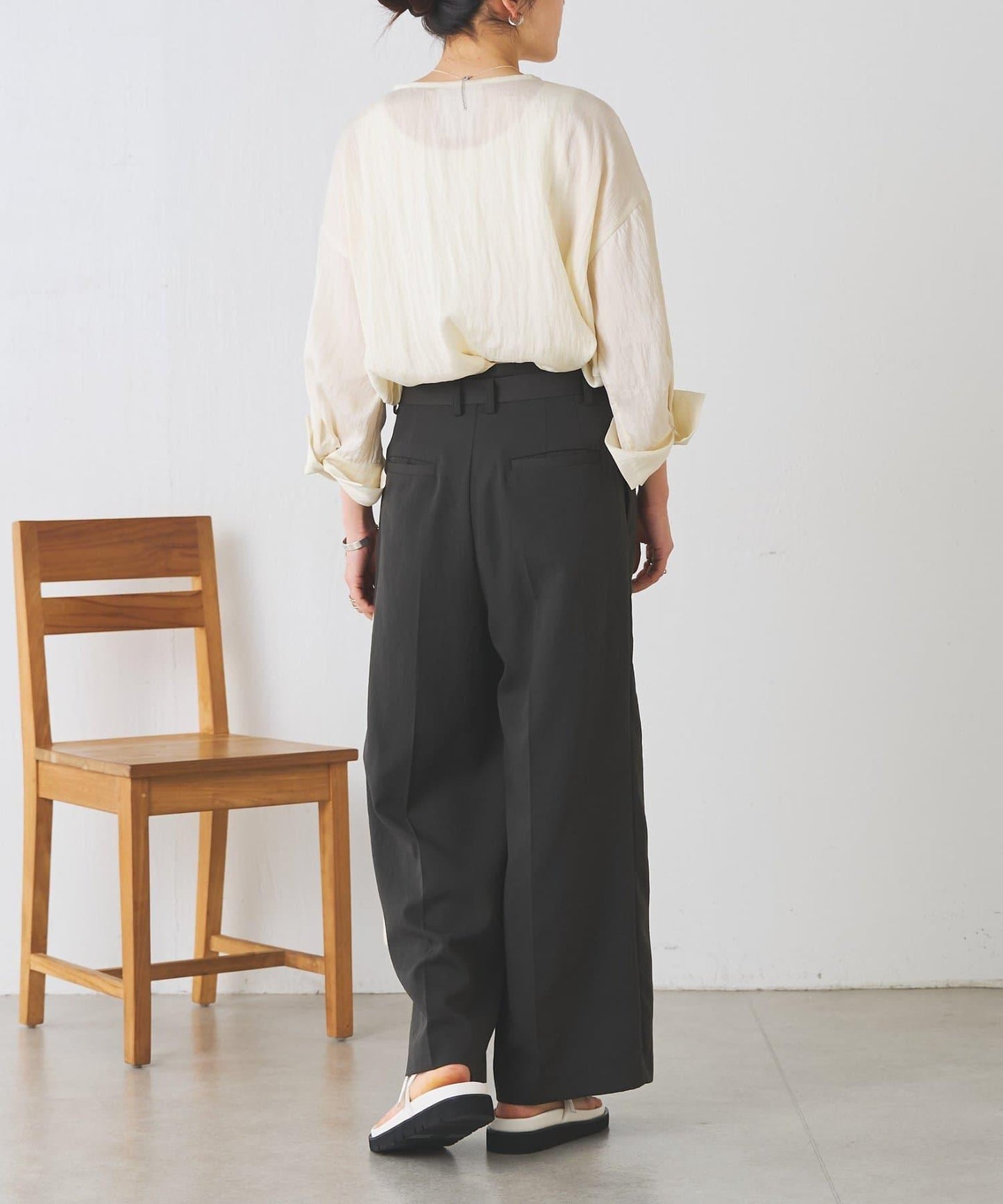 不對稱腰帶設計長褲