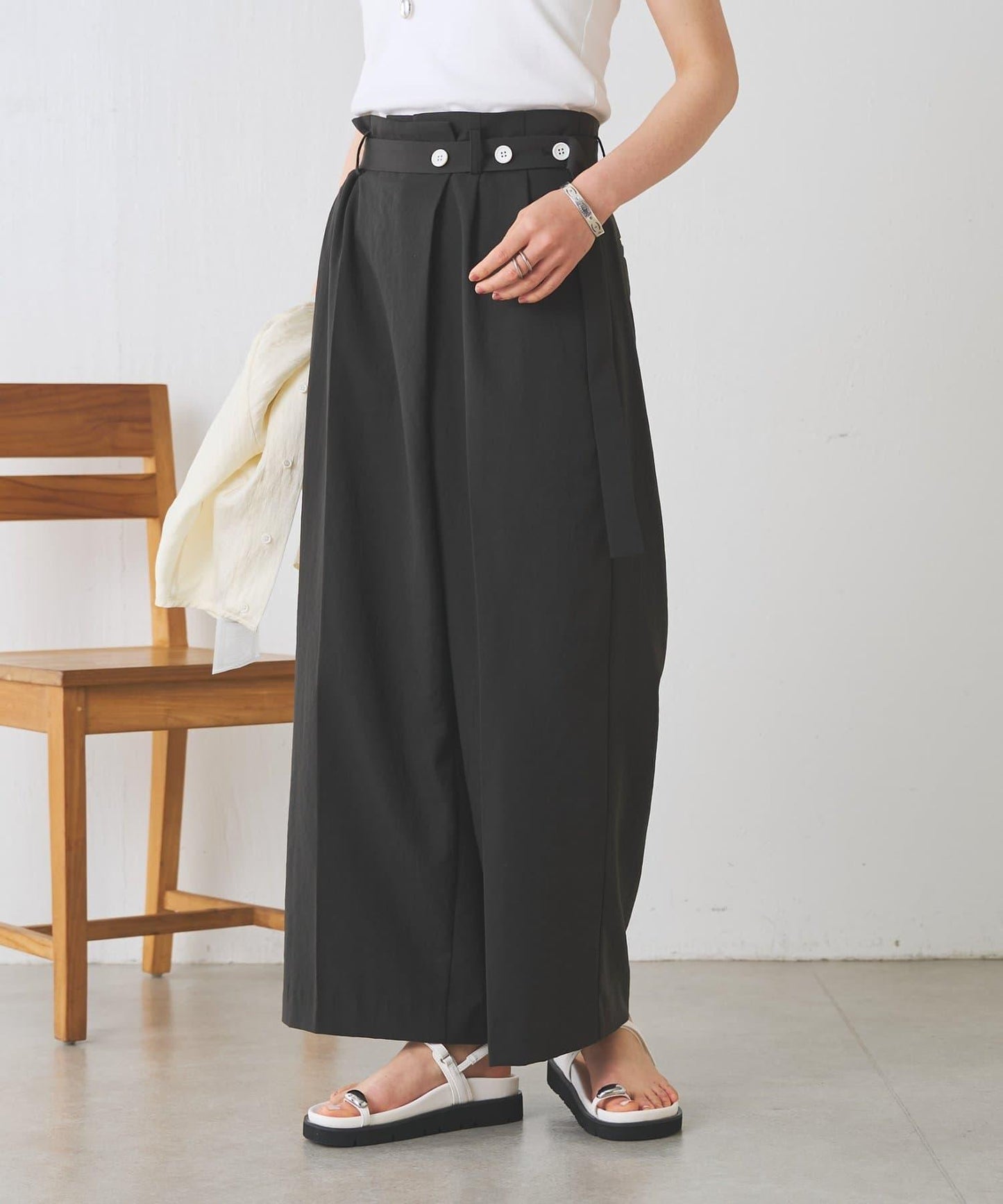 不對稱腰帶設計長褲