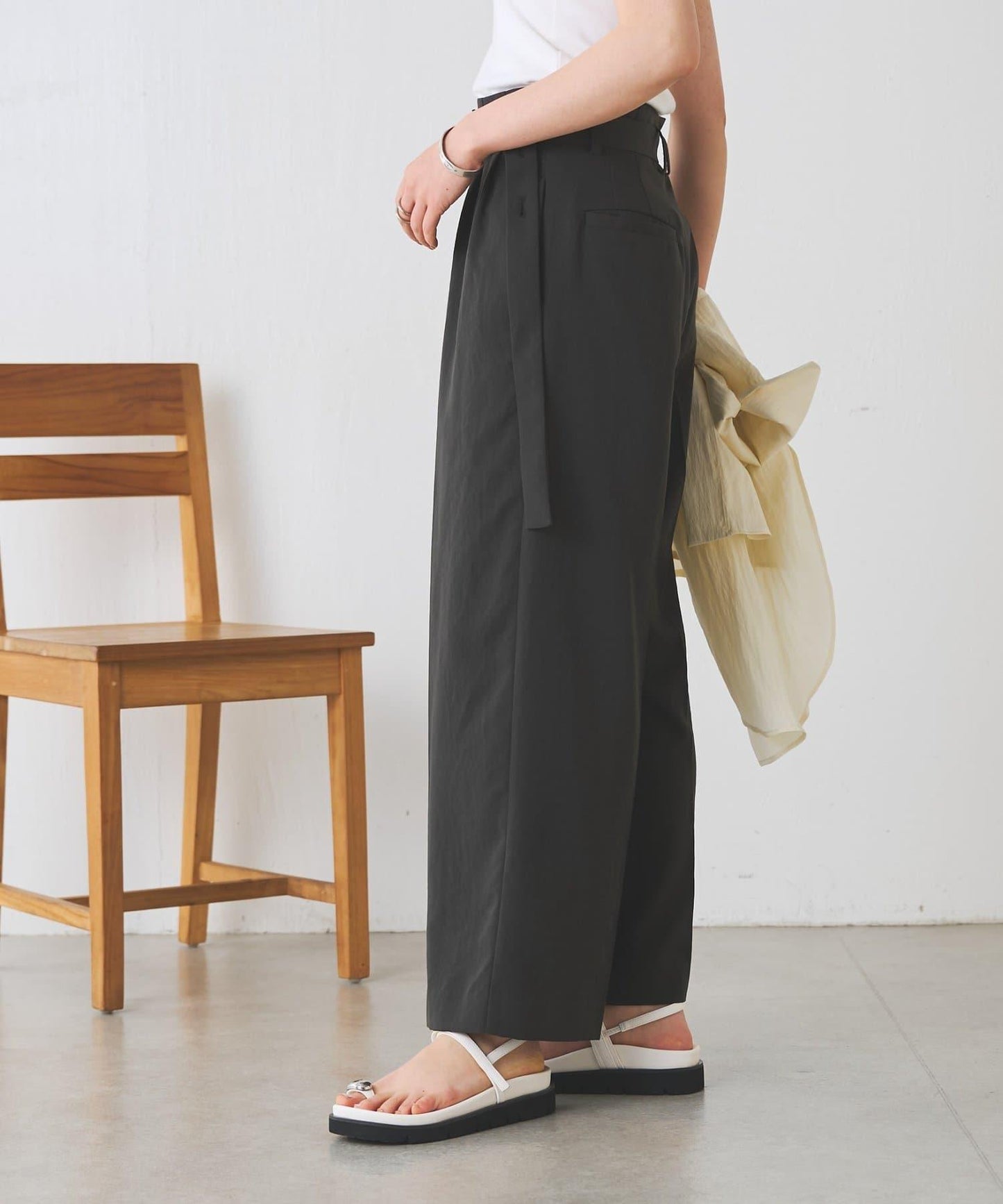 不對稱腰帶設計長褲