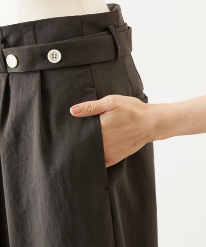 不對稱腰帶設計長褲