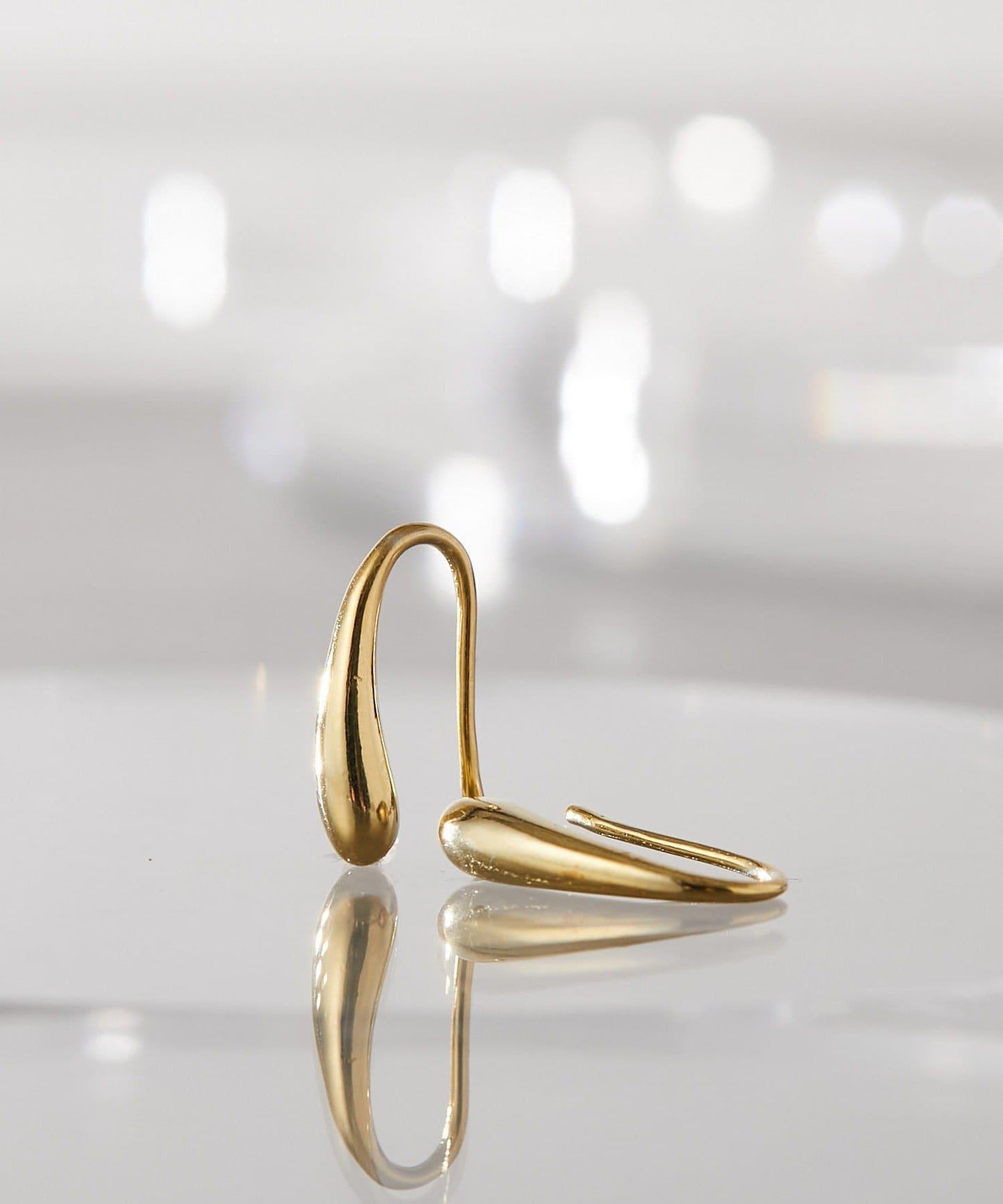 《スターリングシルバー使用》 小巧淚滴耳釘