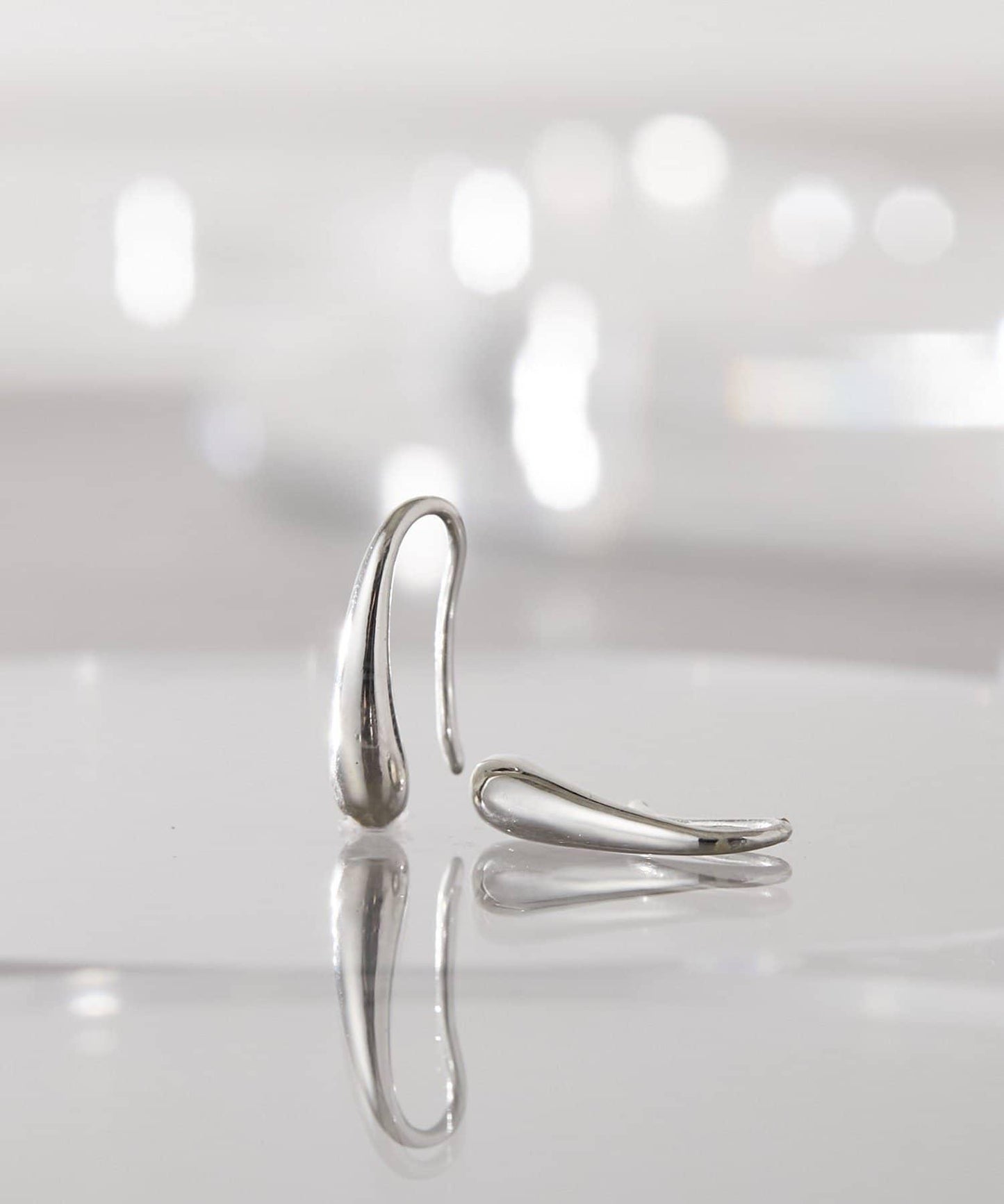 《スターリングシルバー使用》 小巧淚滴耳釘