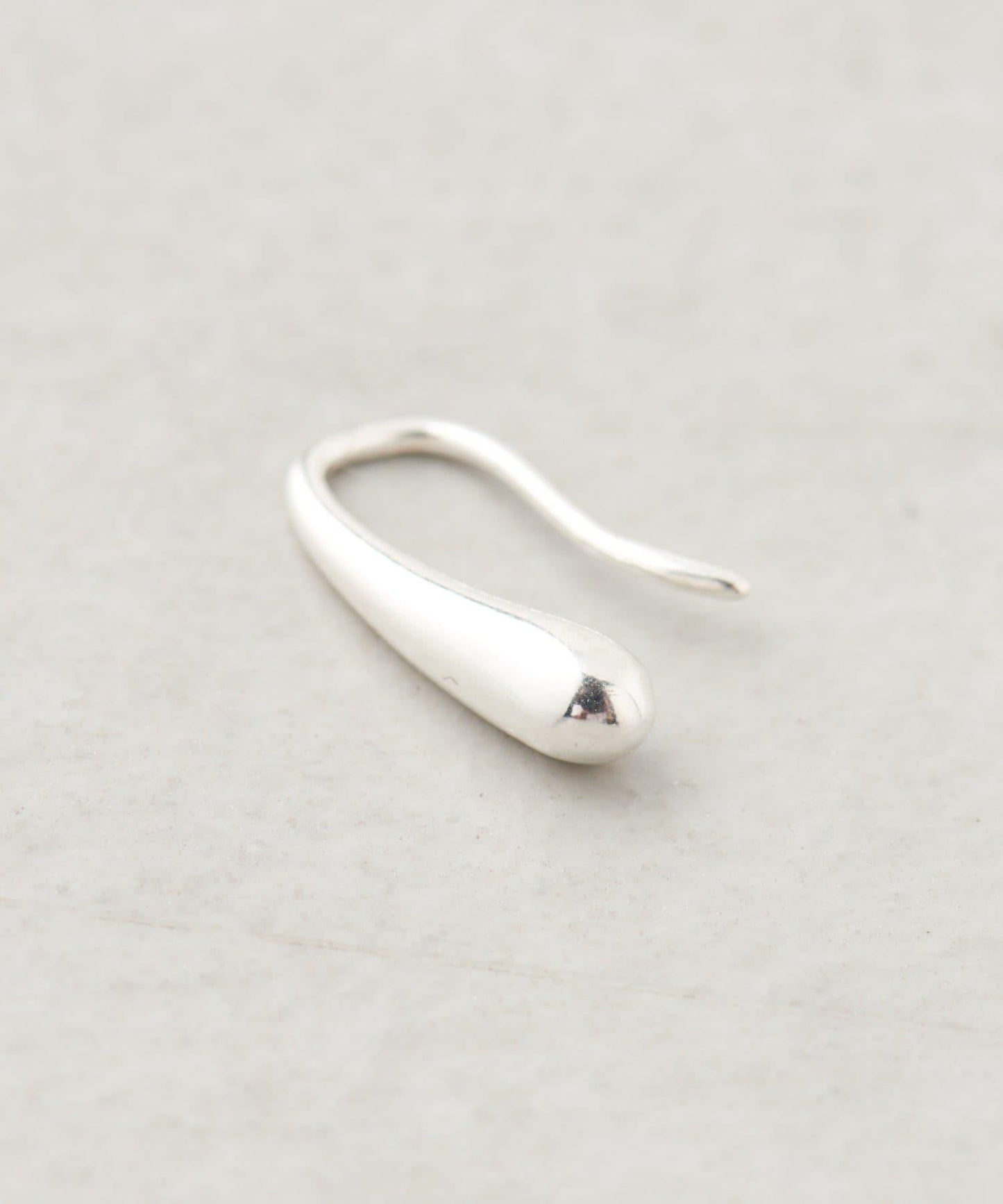 《スターリングシルバー使用》 小巧淚滴耳釘