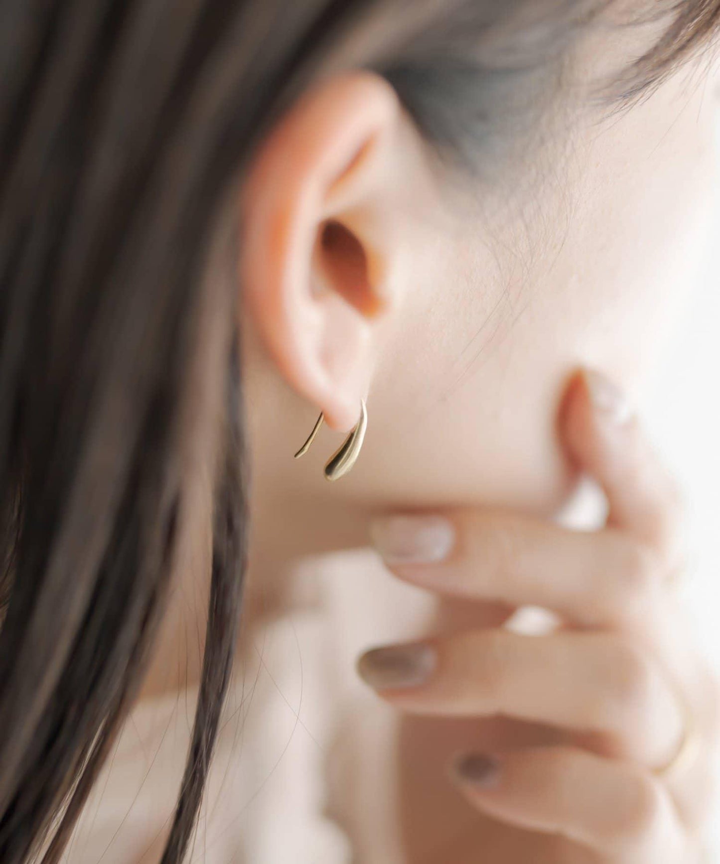 《スターリングシルバー使用》 小巧淚滴耳釘
