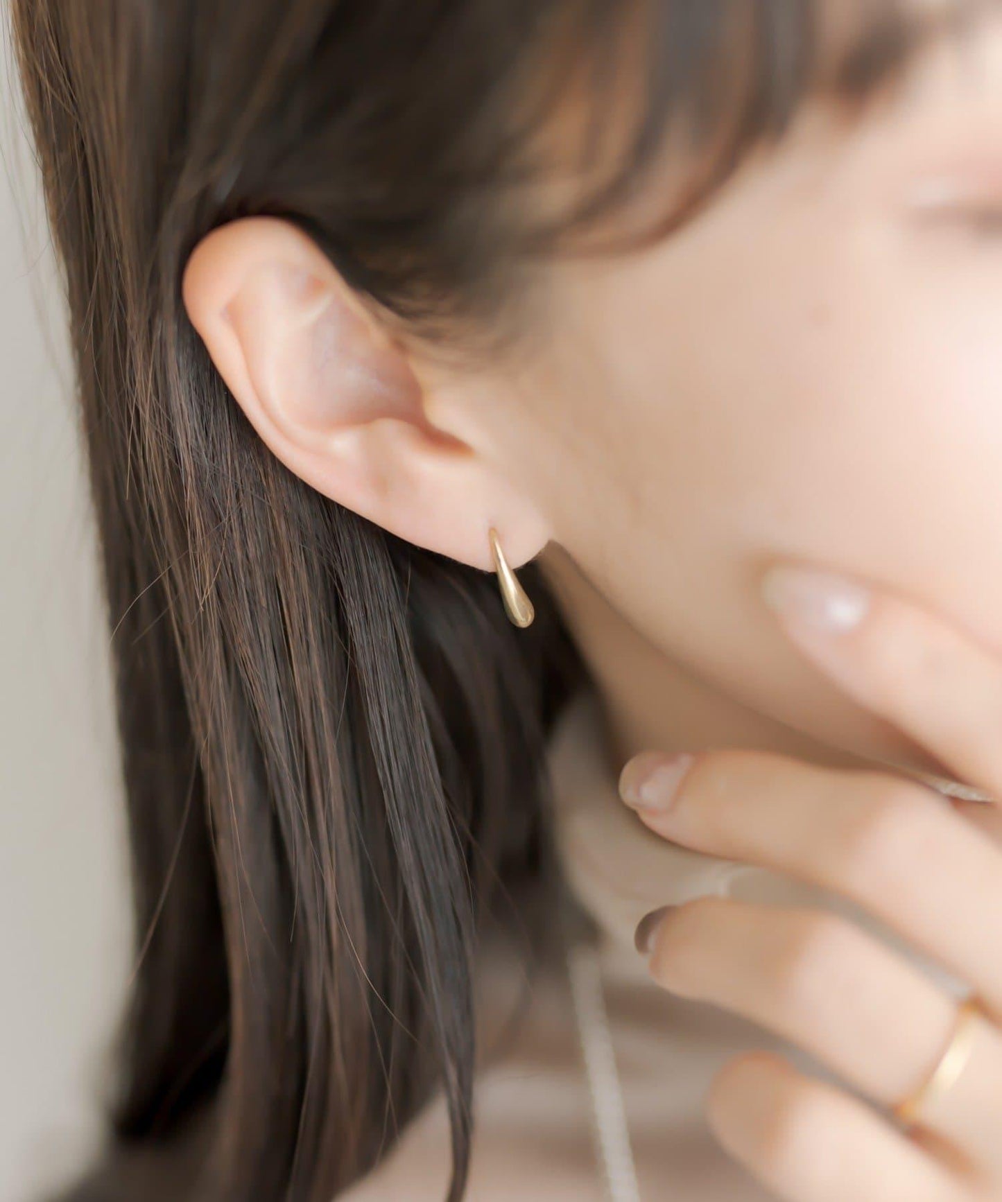 《スターリングシルバー使用》 小巧淚滴耳釘